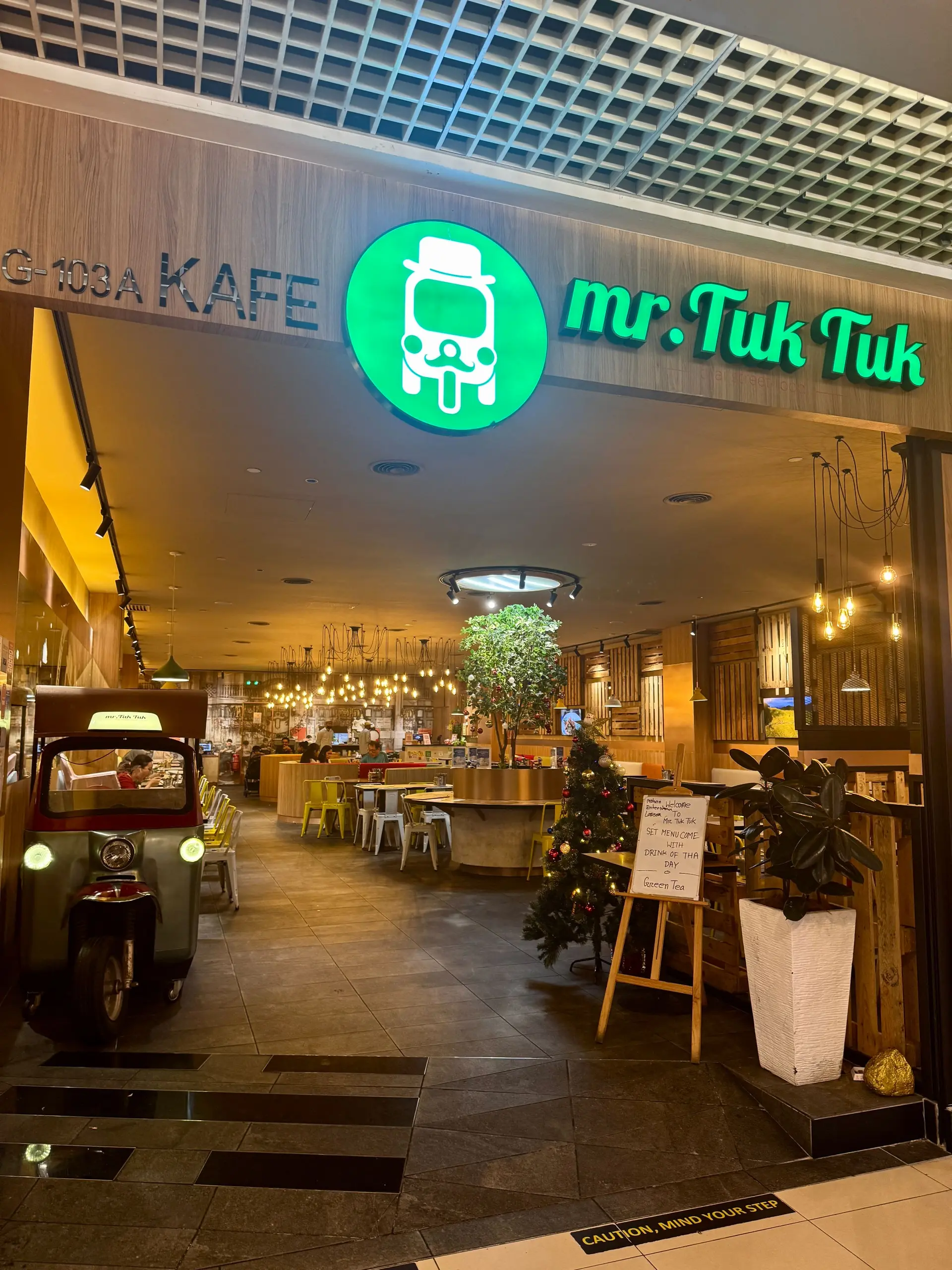 One Utama Shopping Centre - Shopping & Market in Petaling Jaya