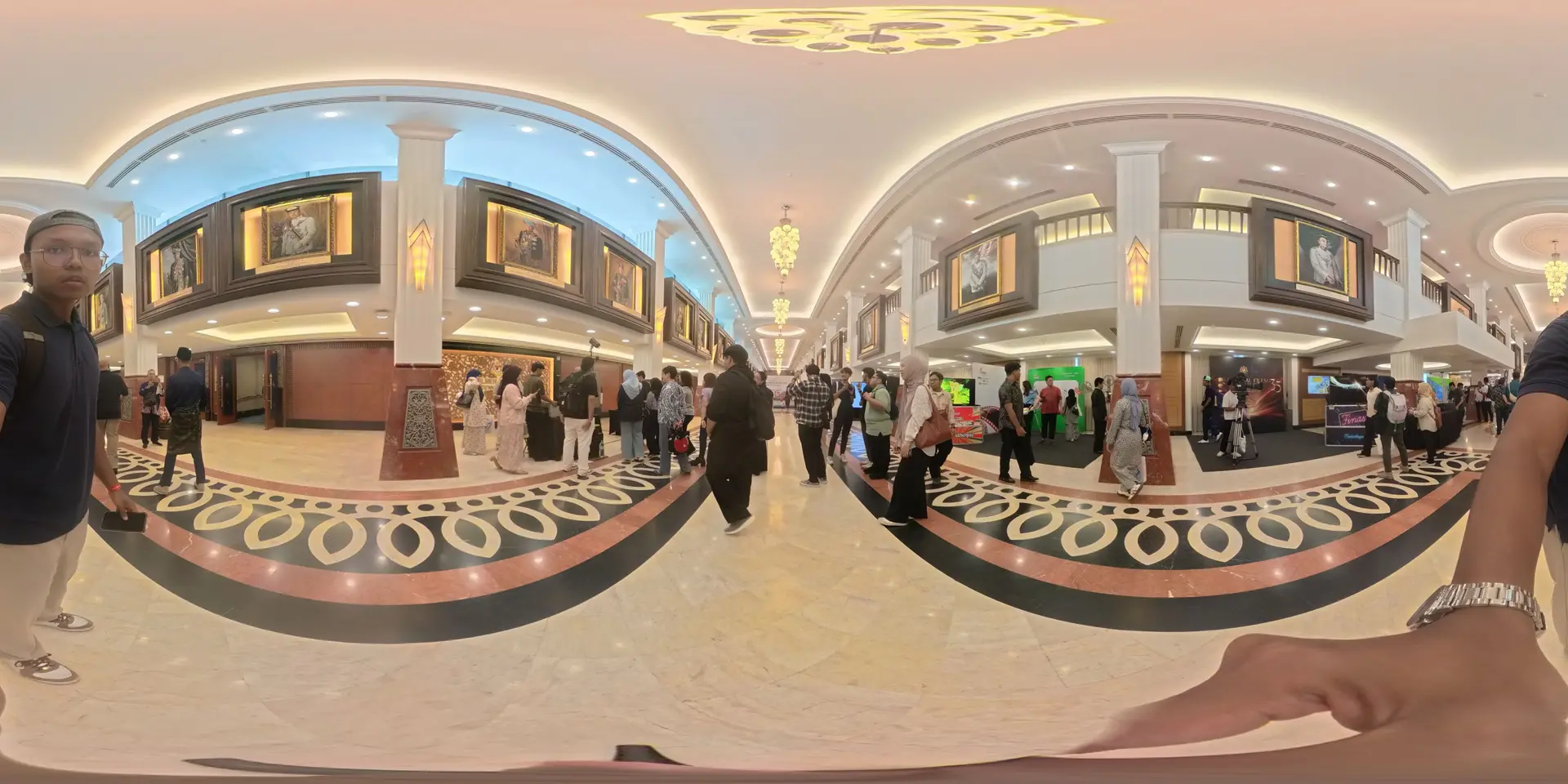 ⁠Dewan Blok Utama