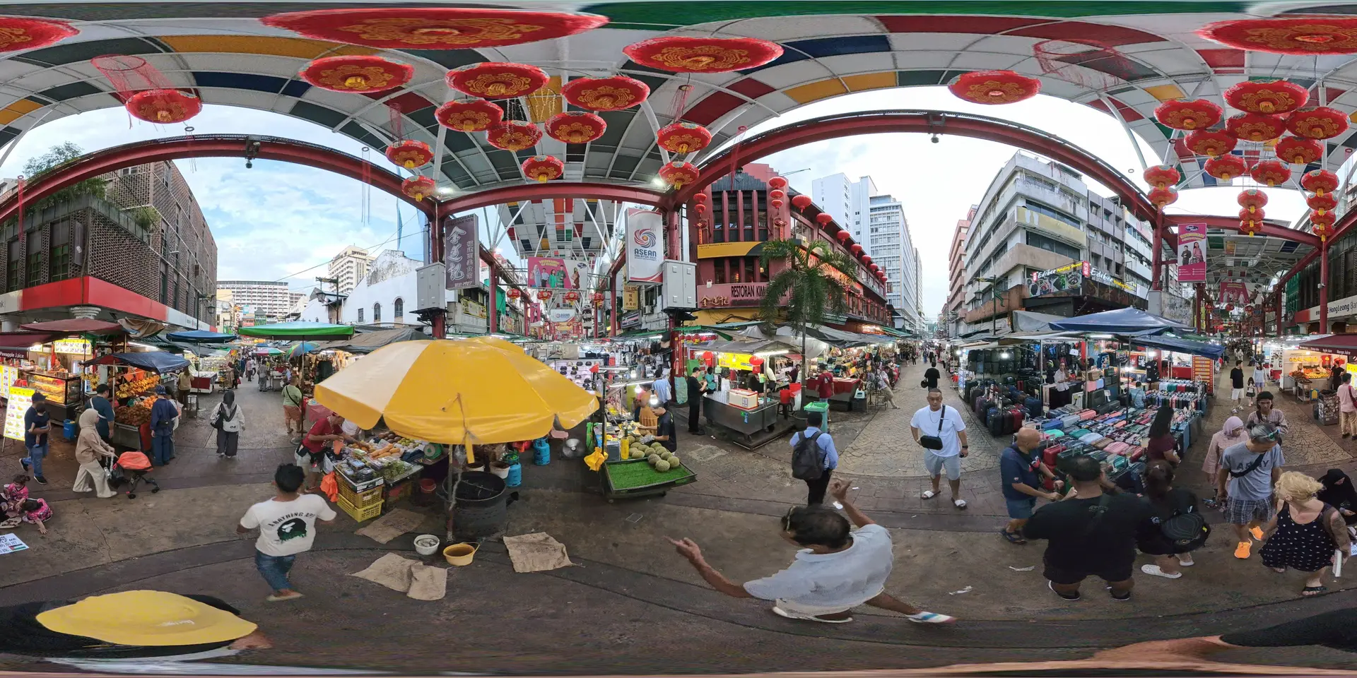 The middle of Petaling Street Market