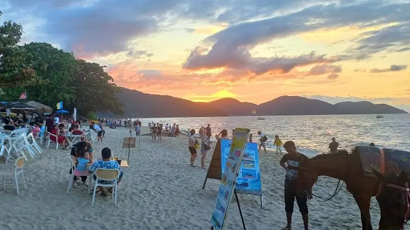Batu Ferringhi Beach - Beach in Penang