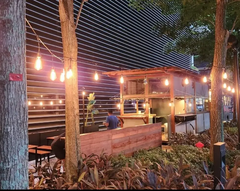 Belakang Bus Cafe