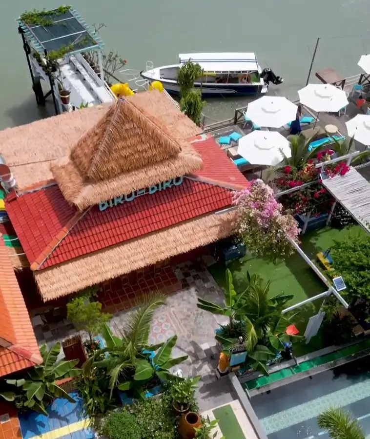 Biru Biru By The Island - Cafe in Tanjung Bungah