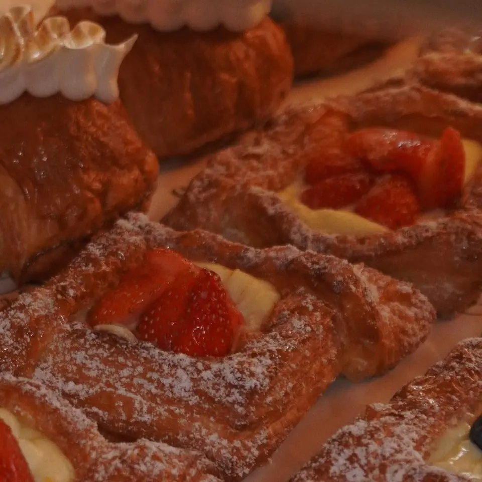 Comma Bakes - Cafe in Bandar Penawar