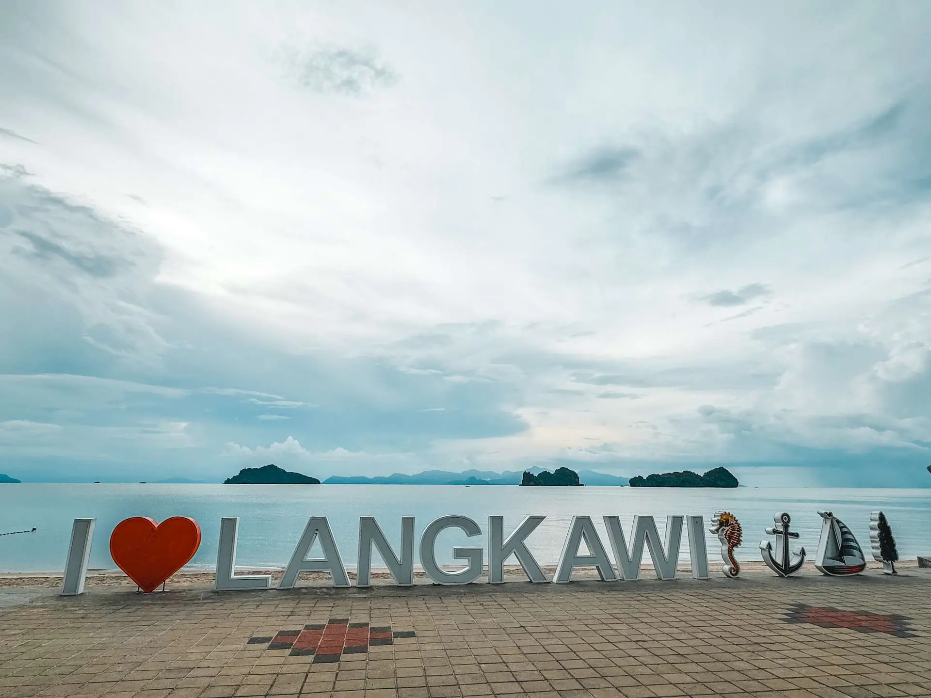Dataran Tanjung Rhu - Beach in Langkawi