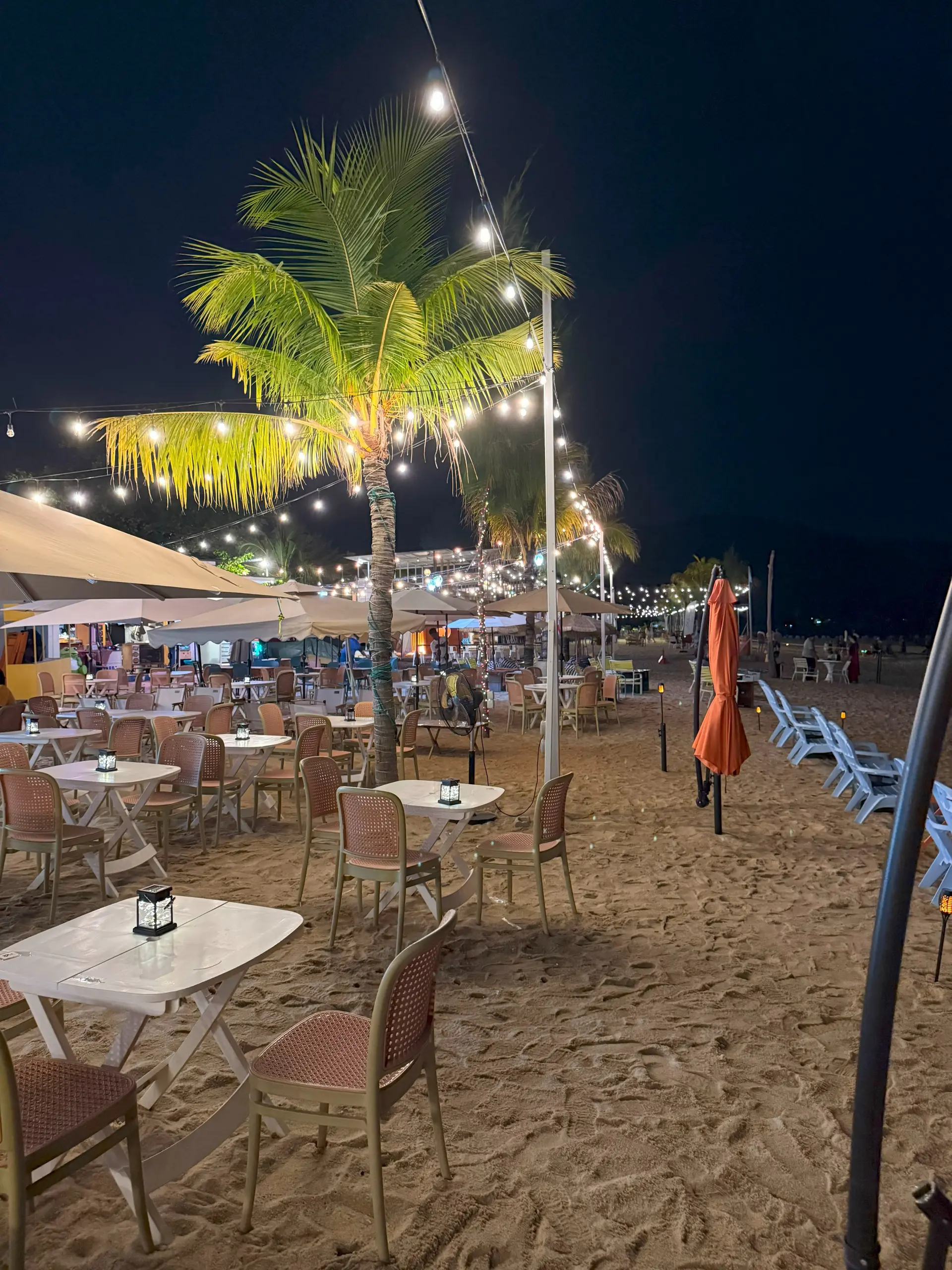 Ferringhi Bay - Cafe in Batu Ferringhi