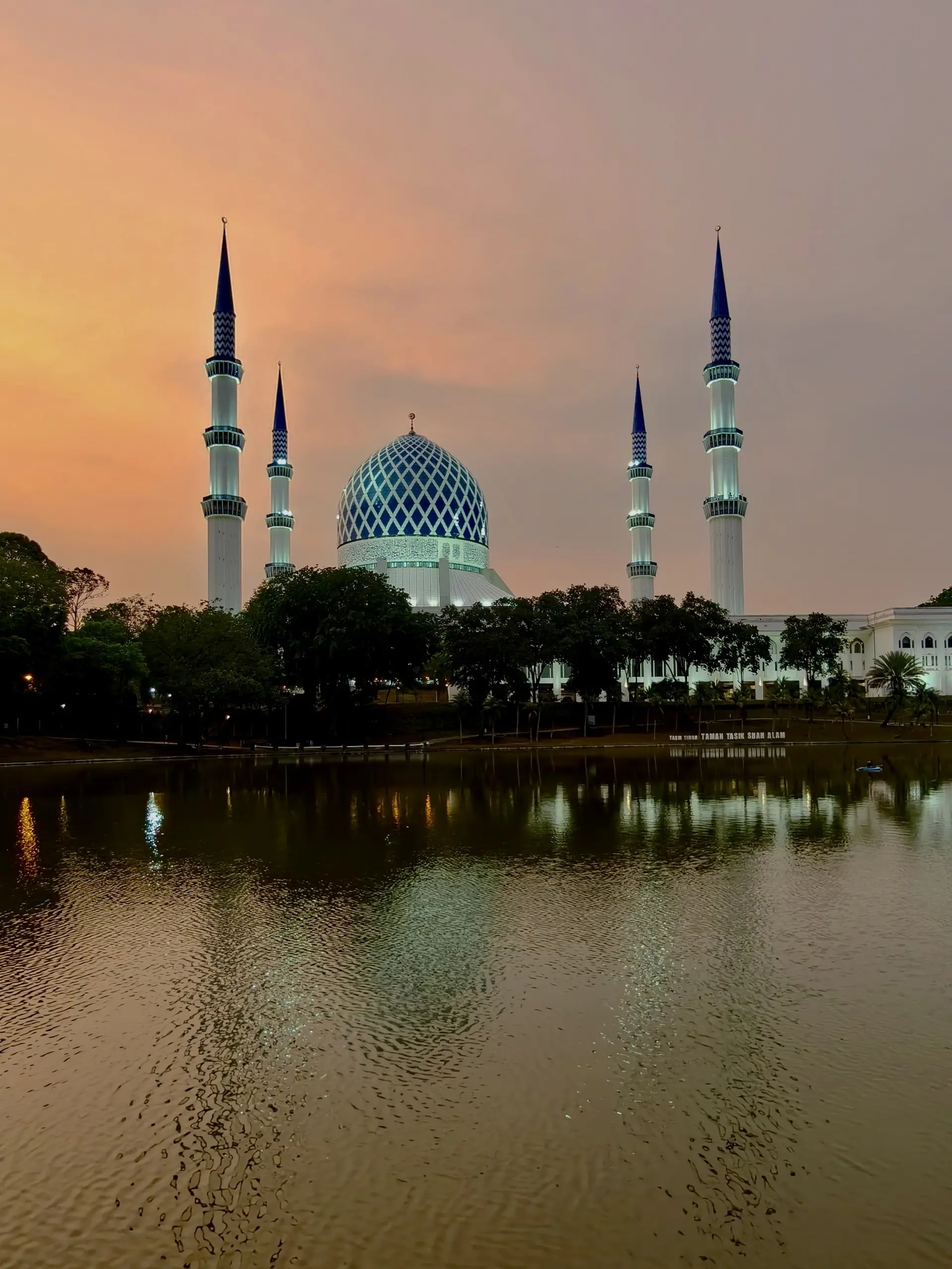 Masjid Sultan Salahuddin Abdul Aziz (Blue Mosque)