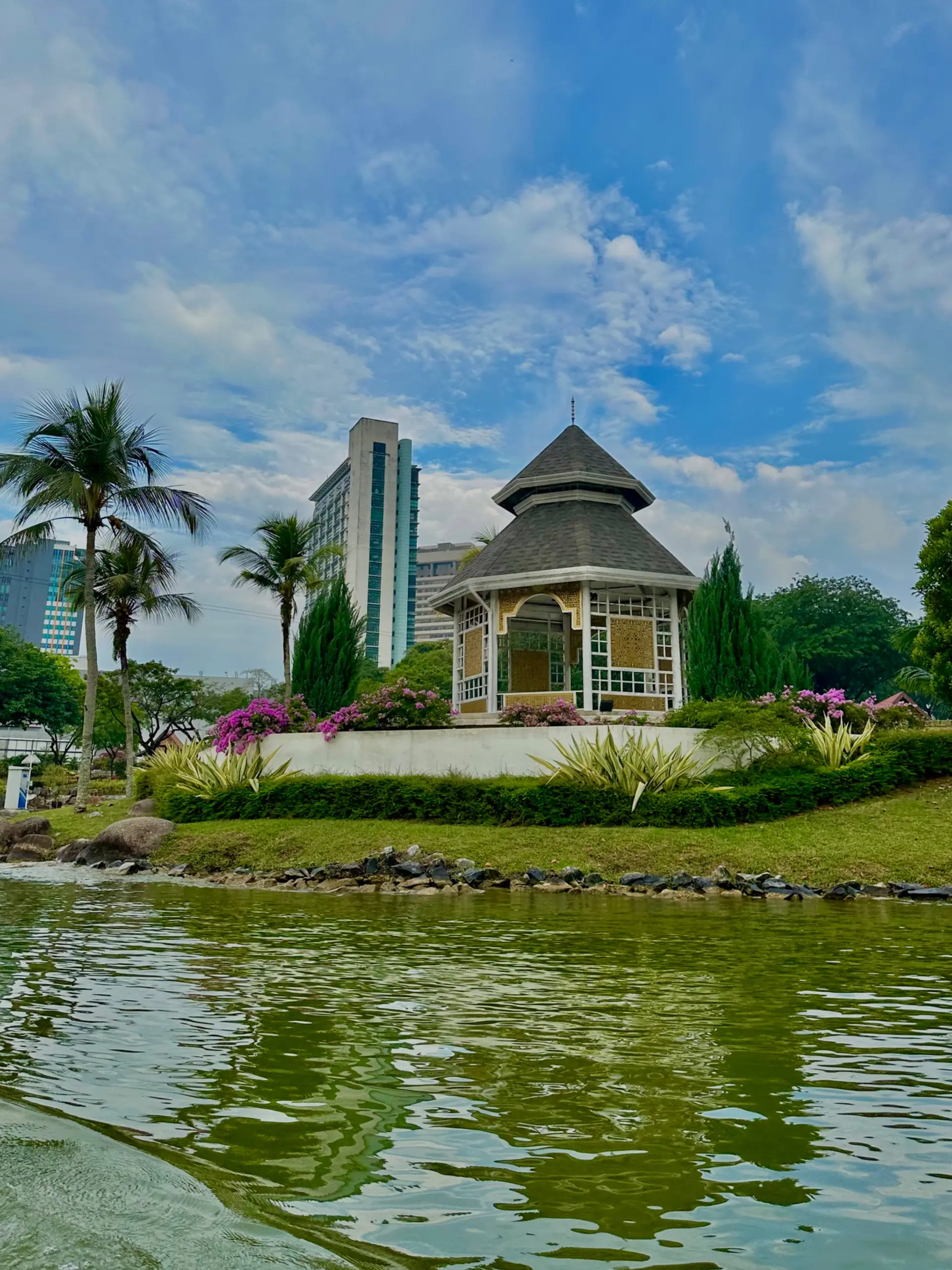 Taman Tasik Shah Alam - Garden & Park in Shah Alam