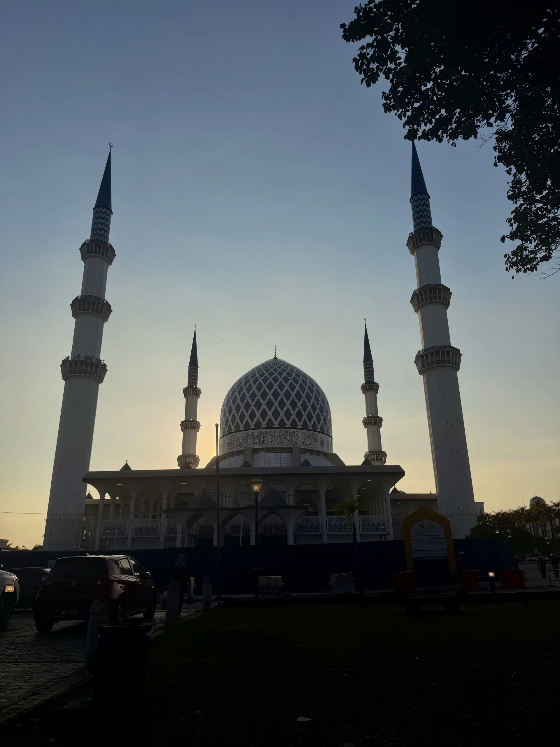 Masjid Sultan Salahuddin Abdul Aziz (Blue Mosque) - Religious Site in Shah Alam