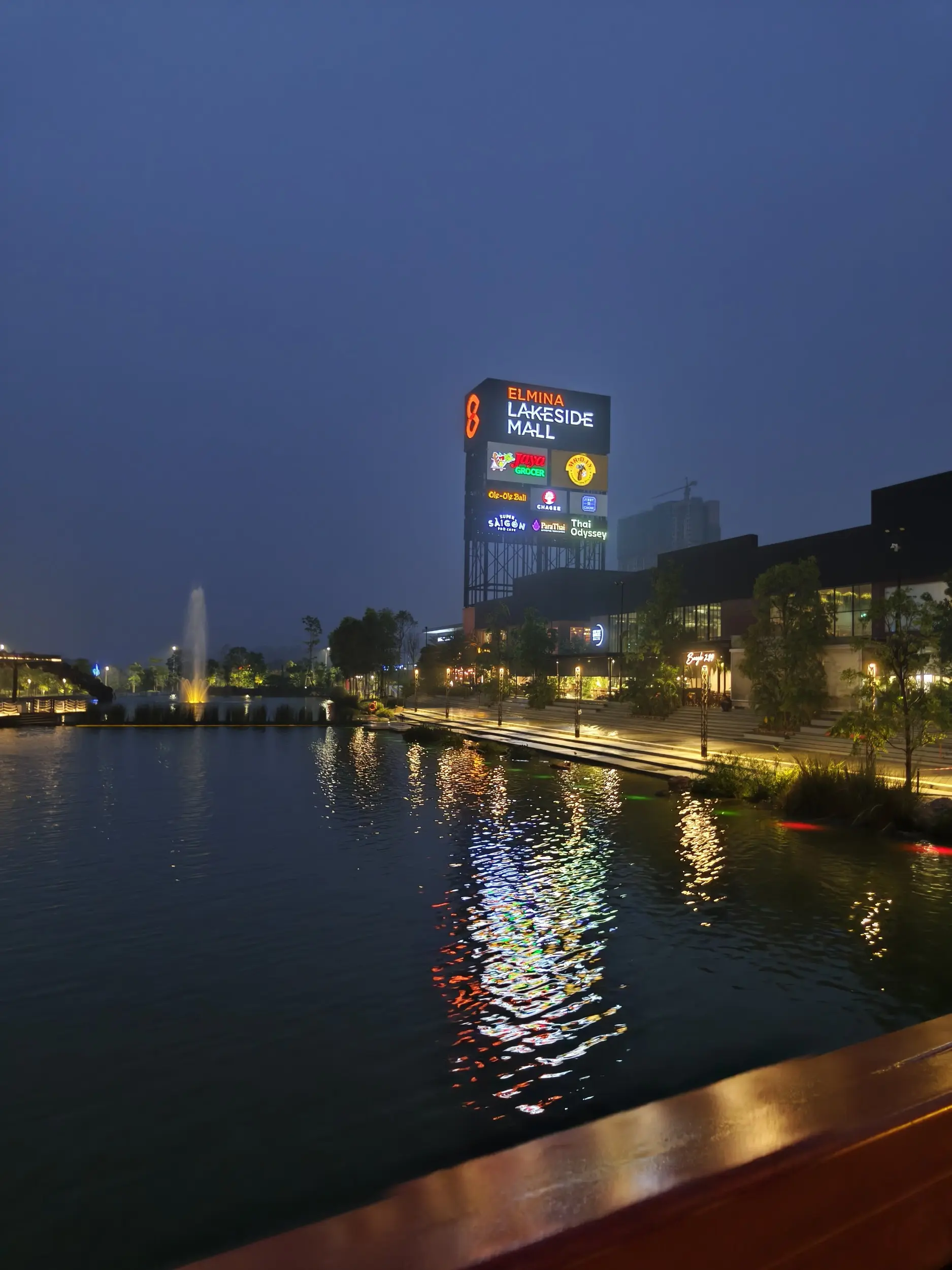 Elmina Lakeside Mall