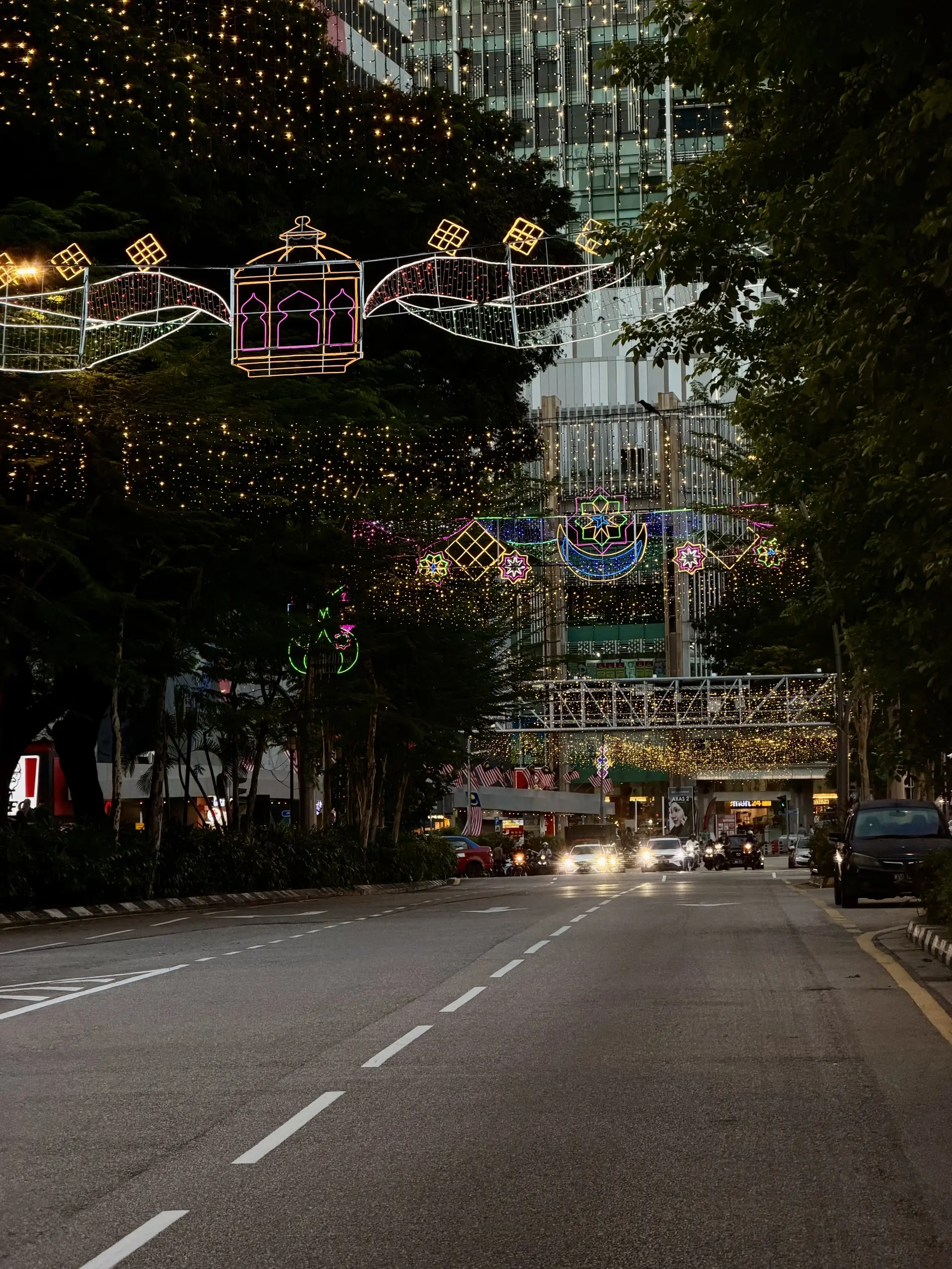 Jalan Tuanku Abdul Rahman (TAR) - Shopping & Market in Kuala Lumpur