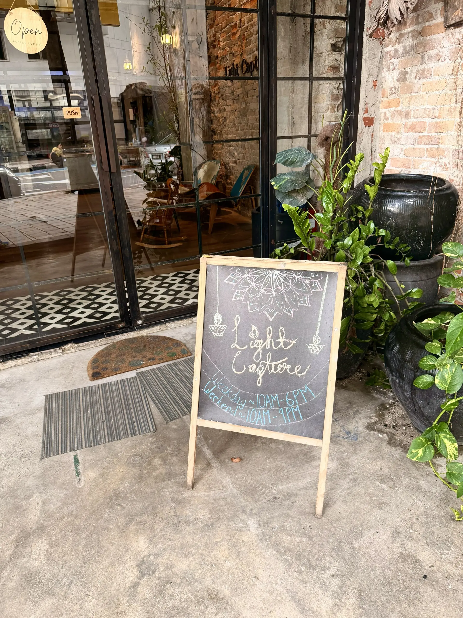 Light Capture Cafe (Jalan Tun H.S Lee)