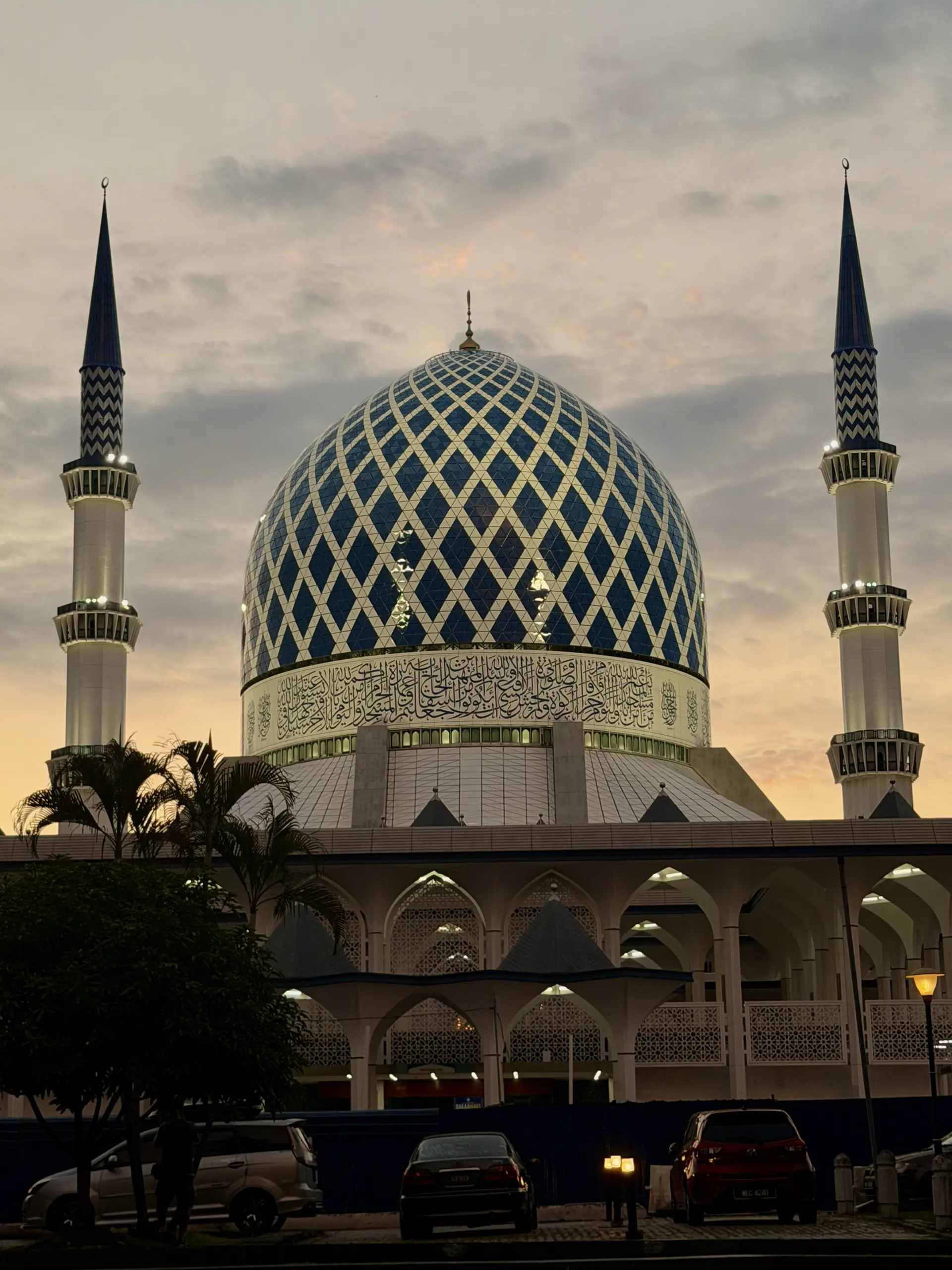 Masjid Sultan Salahuddin Abdul Aziz - Religious Site in Shah Alam