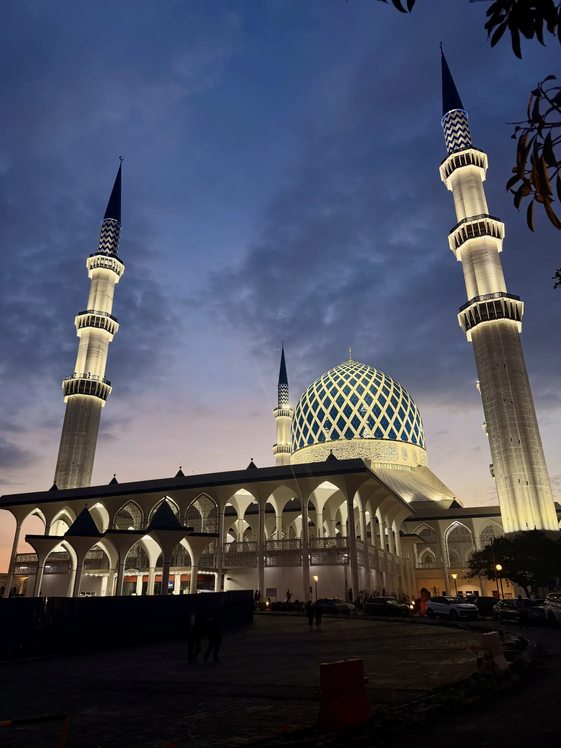 Masjid Sultan Salahuddin Abdul Aziz - Religious Site in Shah Alam
