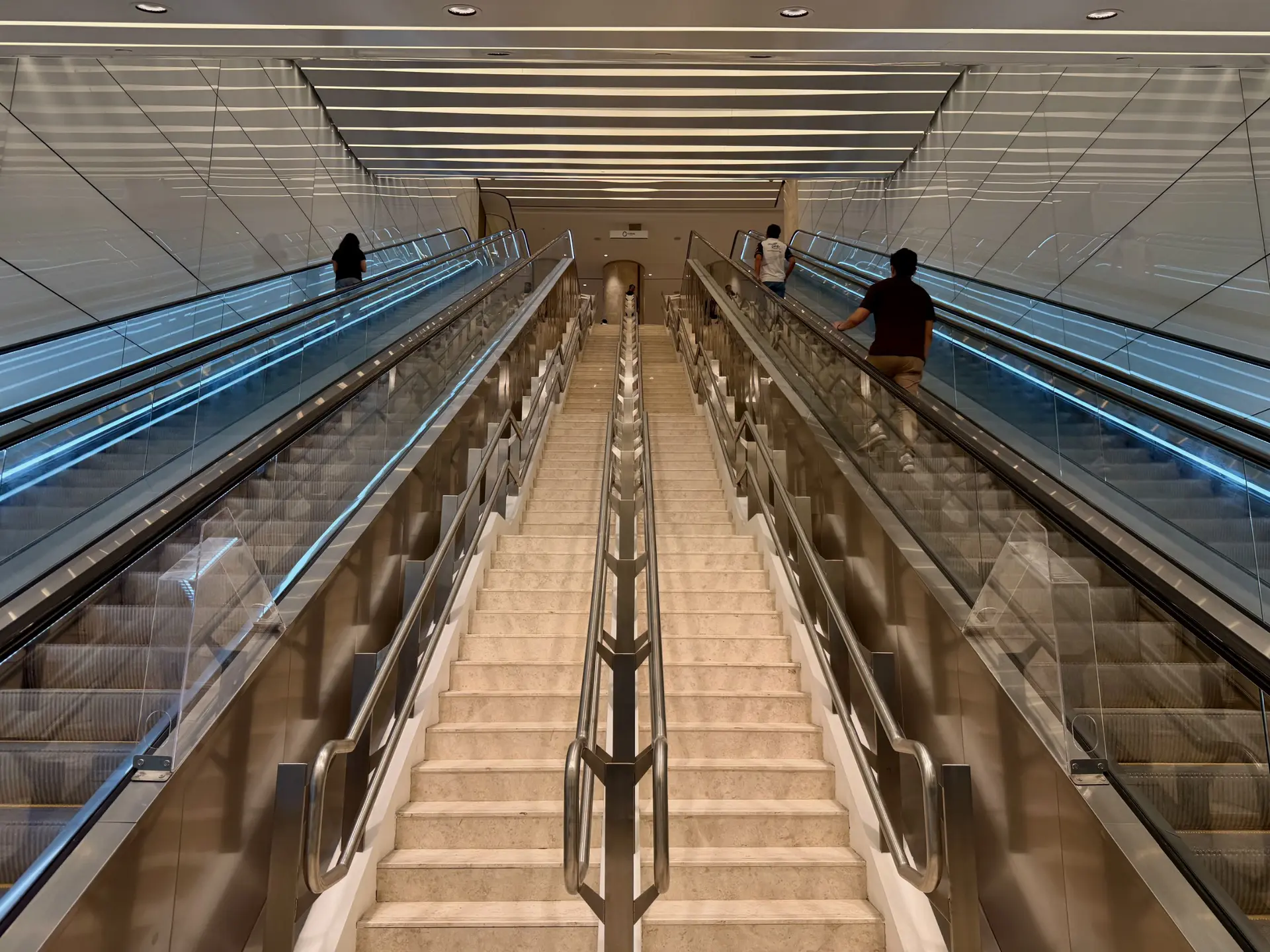 Ombak KLCC - Shopping & Market in Kuala Lumpur