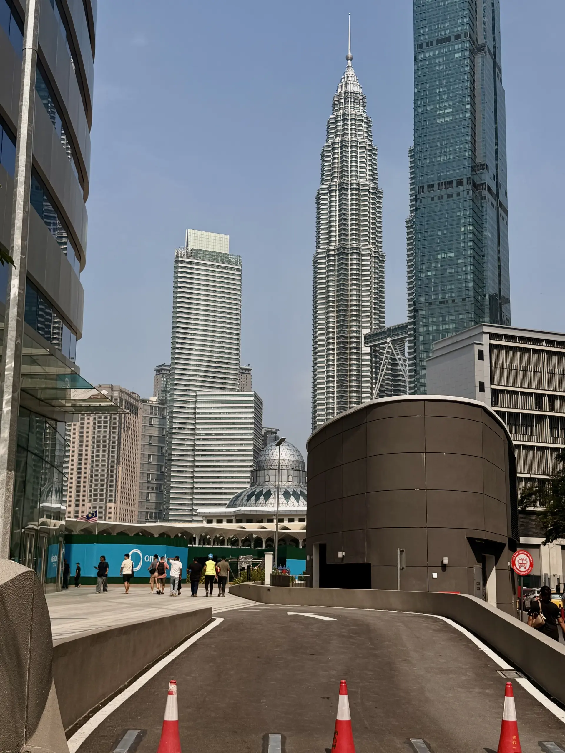 Ombak KLCC - Shopping & Market in Kuala Lumpur