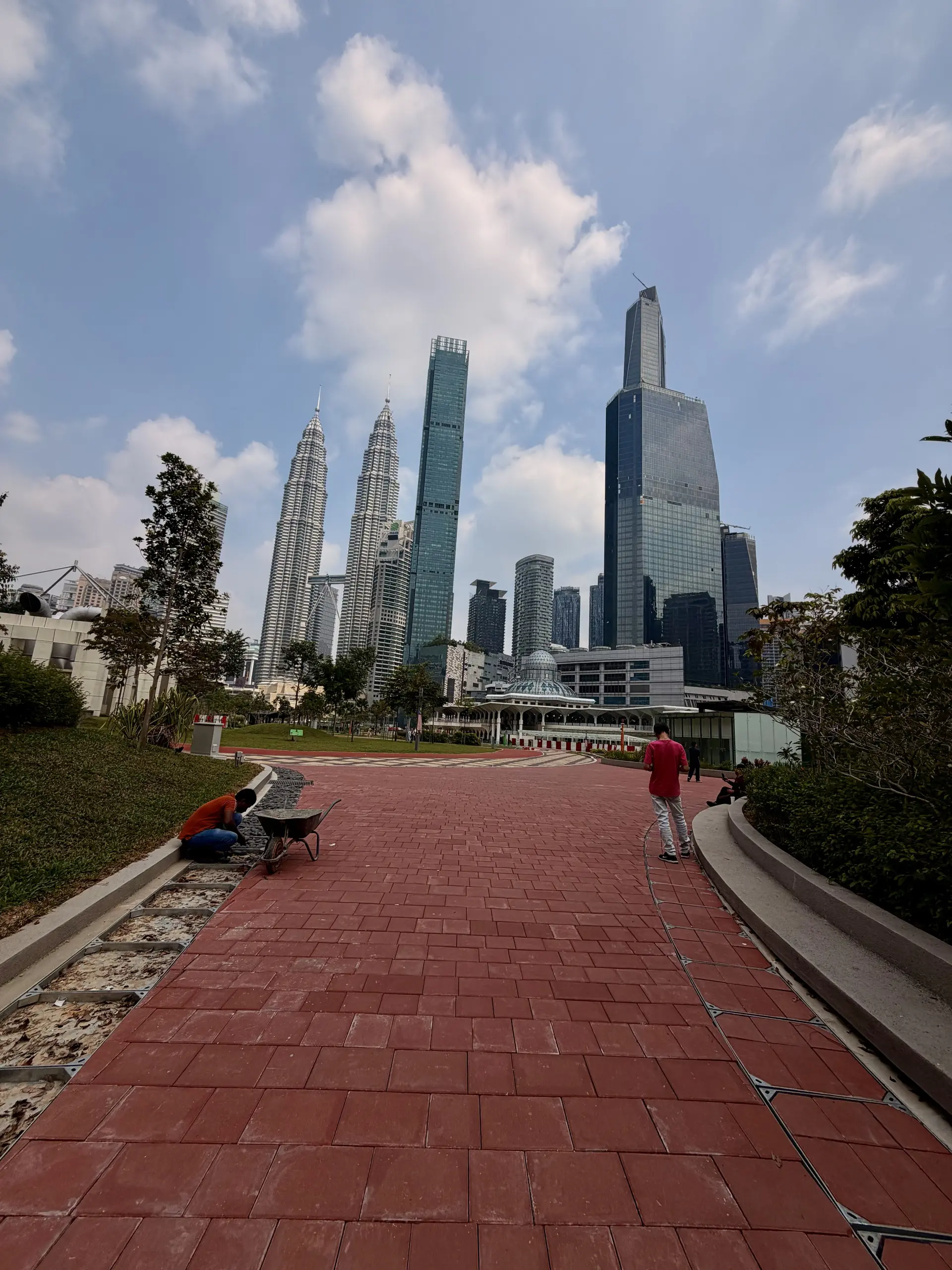 Ombak KLCC - Shopping & Market in Kuala Lumpur