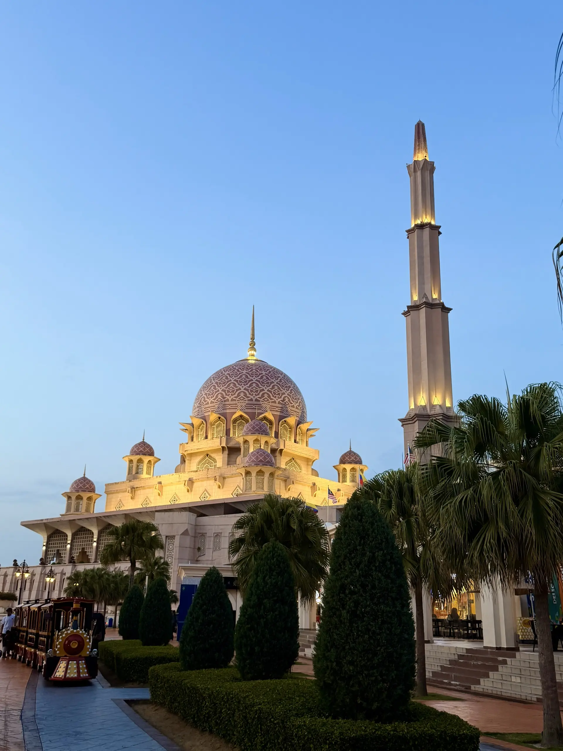 Putra Mosque (Masjid Putra) - Religious Site in Putrajaya