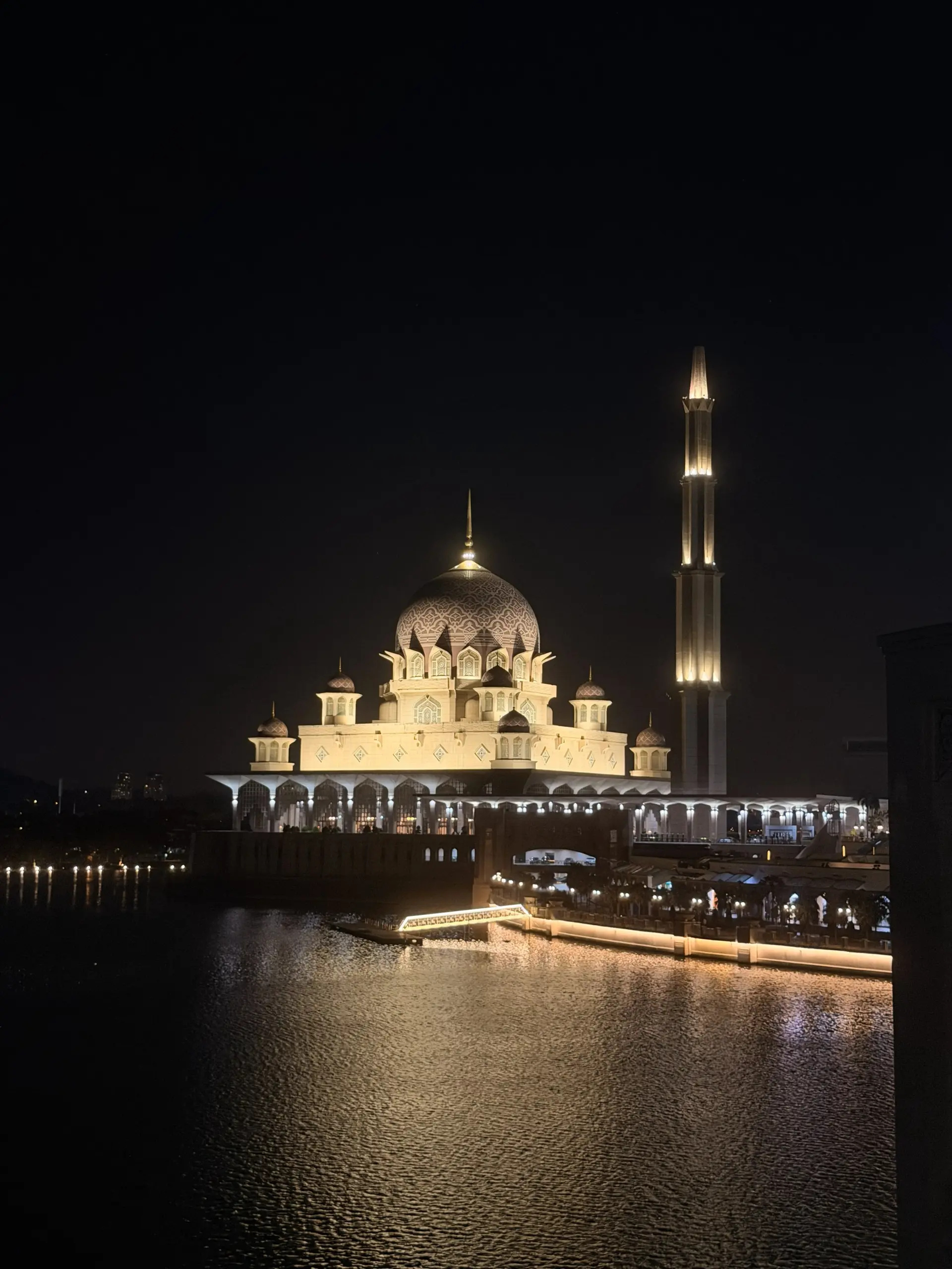 Putra Mosque (Masjid Putra) - Religious Site in Putrajaya