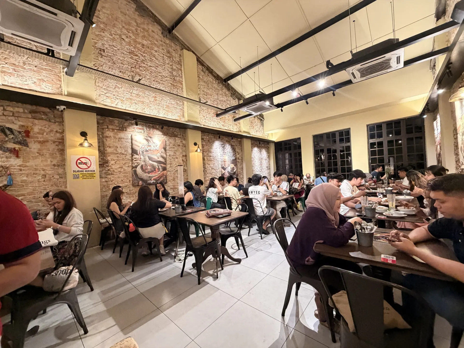 Luckbros Kopi (Petaling Street) - Cafe in Kuala Lumpur