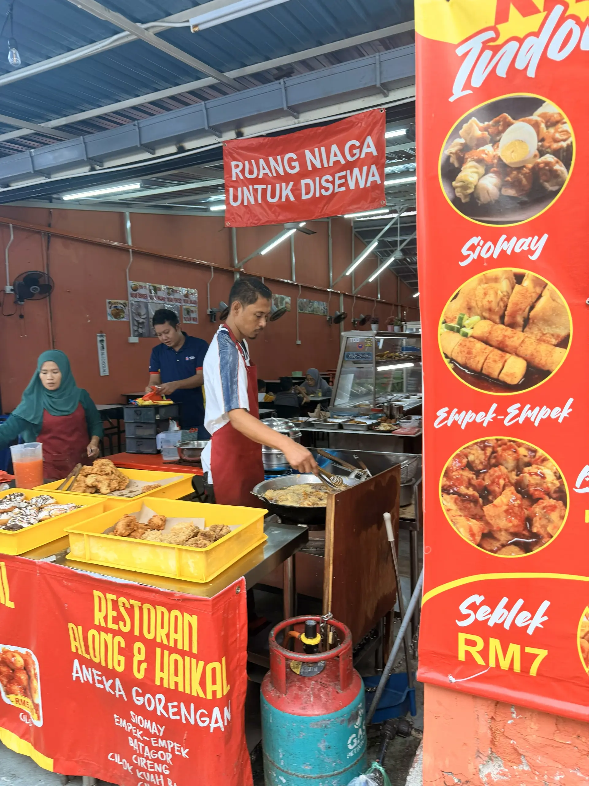 Ayam Geprek Berdengung Along & Haikal