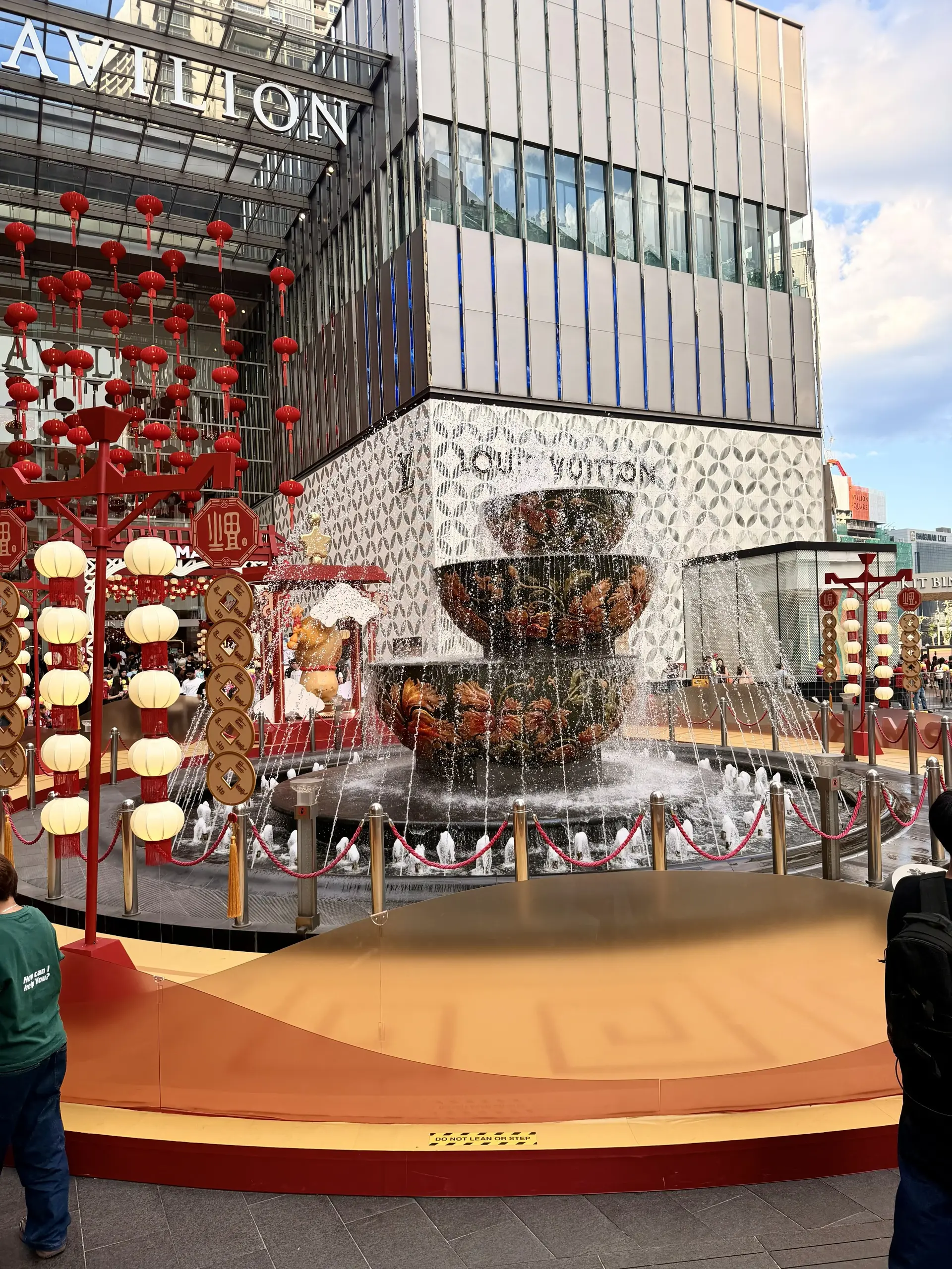 Pavilion Crystal Fountain - Monument & Statue in Kuala Lumpur