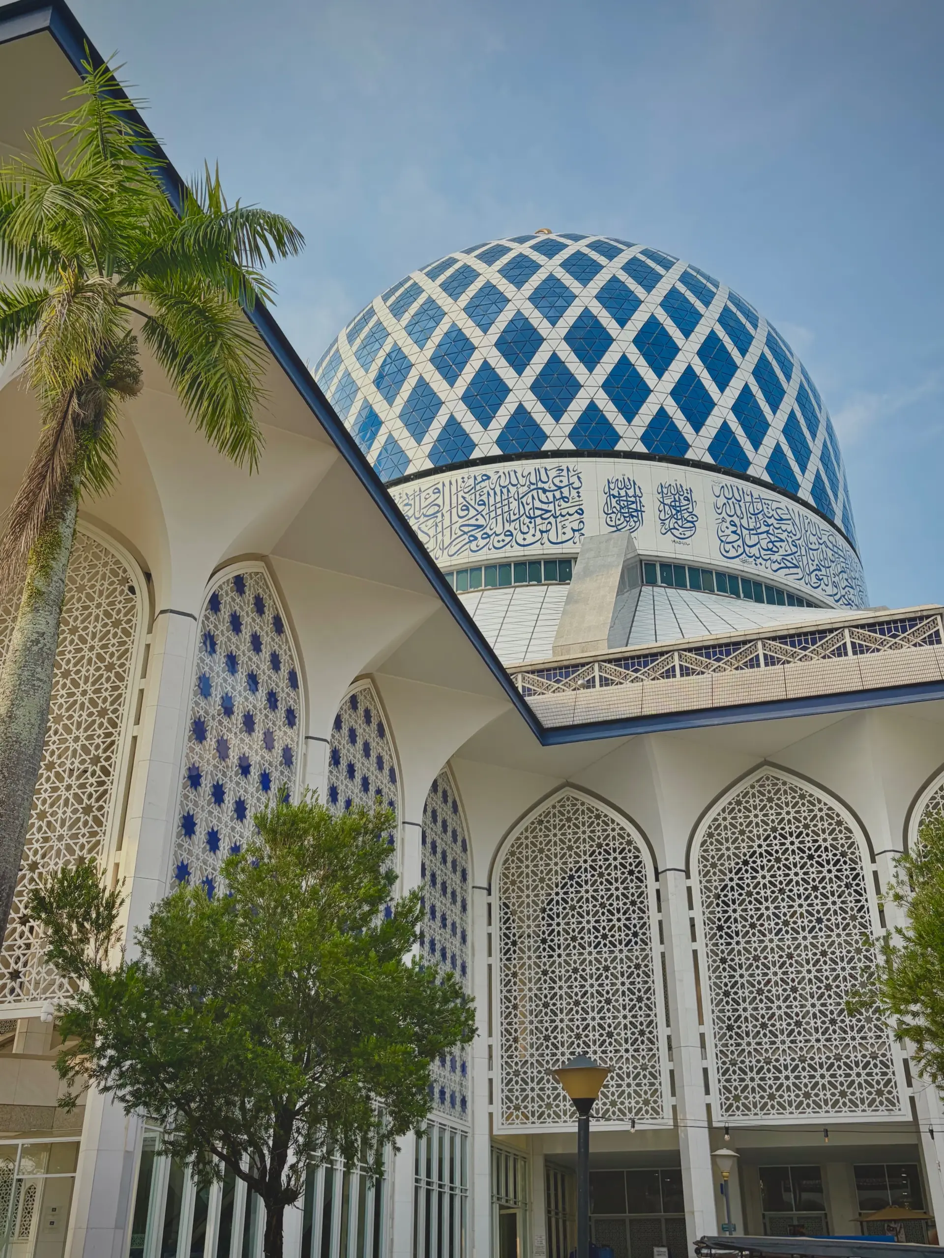 Masjid Sultan Salahuddin Abdul Aziz (Blue Mosque)