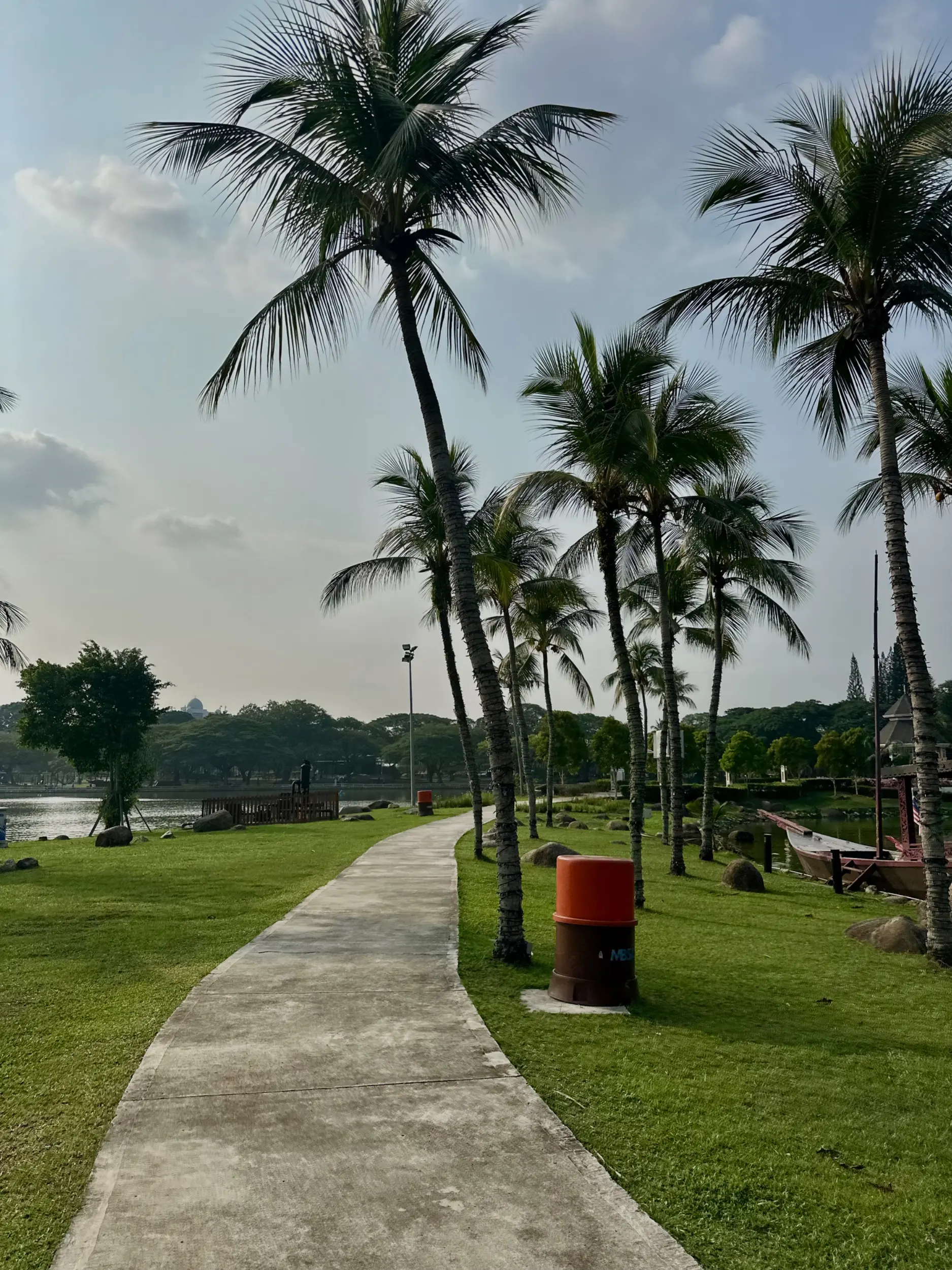 Taman Tasik Shah Alam - Garden & Park in Shah Alam