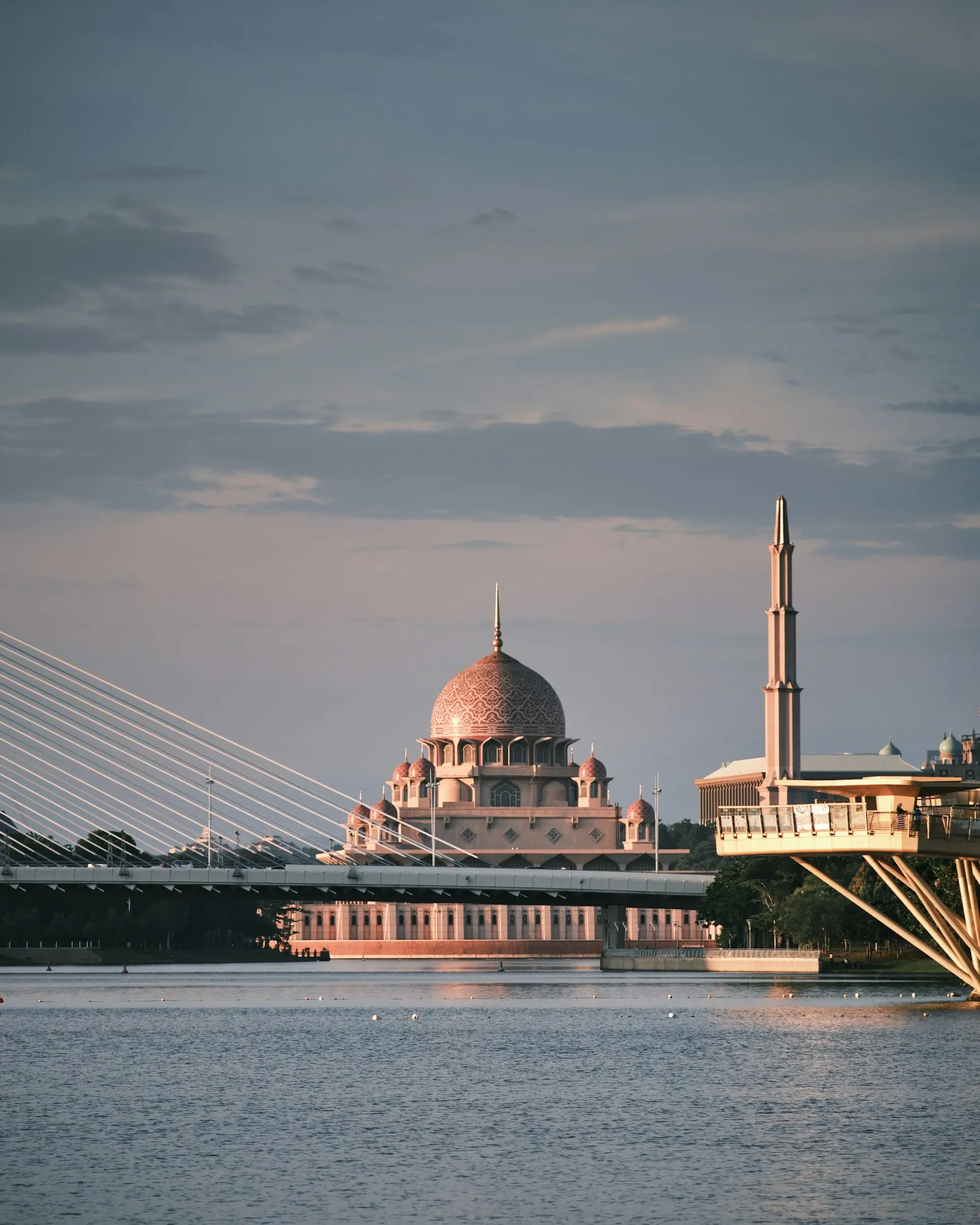 Putra Mosque (Masjid Putra) - Religious Site in Putrajaya