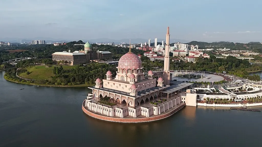 Putra Mosque (Masjid Putra) - Religious Site in Putrajaya