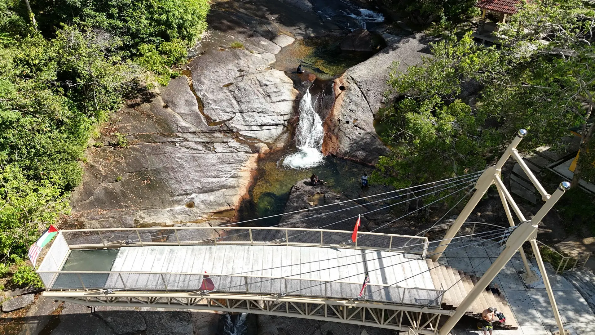 Jambatan Telaga Tujuh (Waterfall)