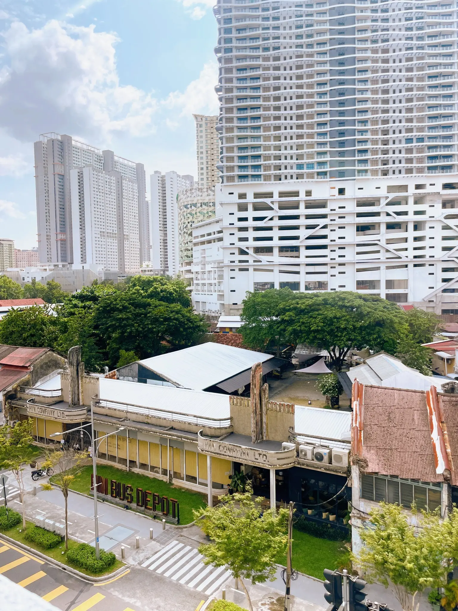 Hin Bus Depot - Shopping & Market in George Town