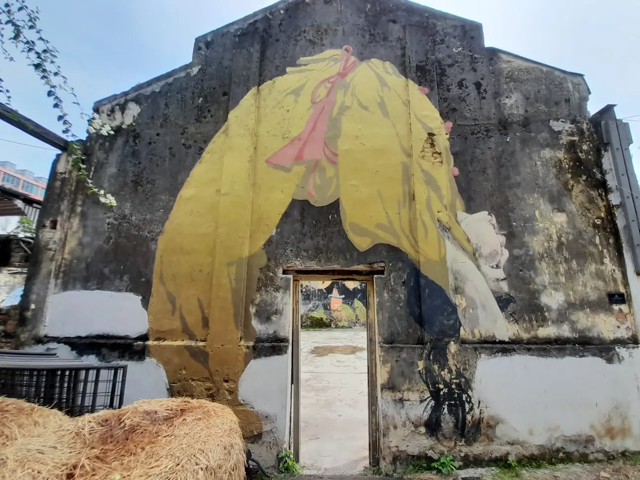 Hin Bus Depot - Shopping & Market in George Town