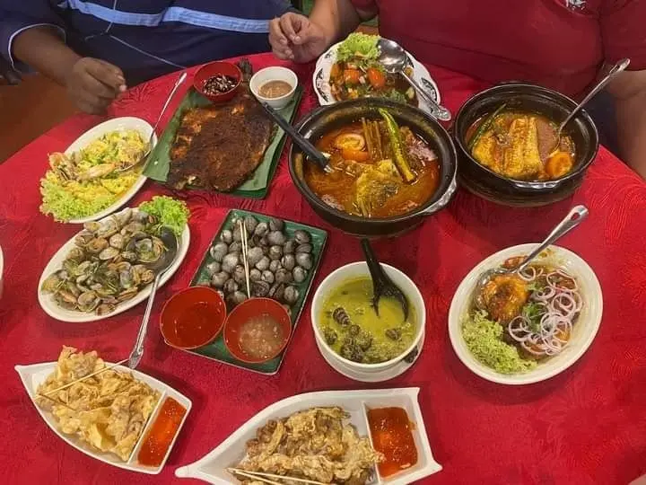 Ilyana Cafe - Local Food in Bayan Lepas