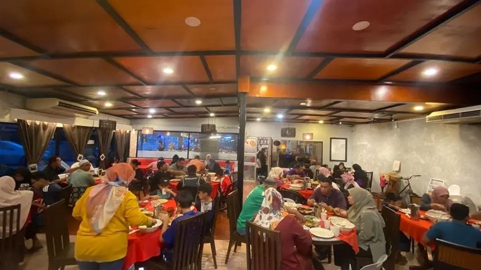  Ilyana Cafe - Local Food in Bayan Lepas