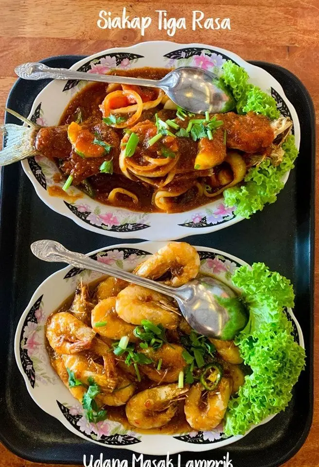  Ilyana Cafe - Local Food in Bayan Lepas