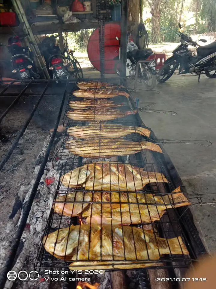 Kedai Ikan Bakar Kampong Melaka - Local Food in Kuala Lipis