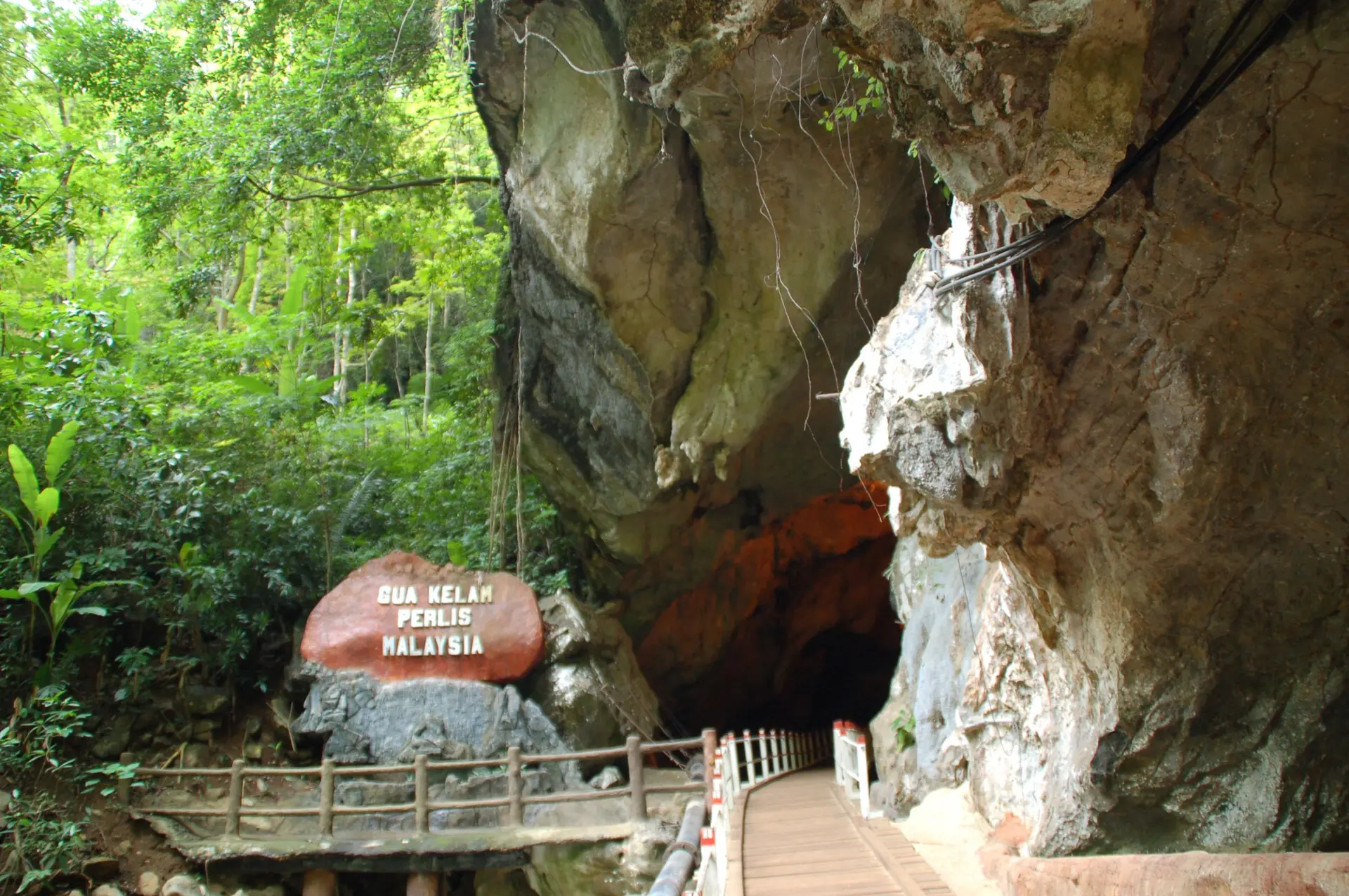 Kelam Cave - Nature & Park in Kaki Bukit