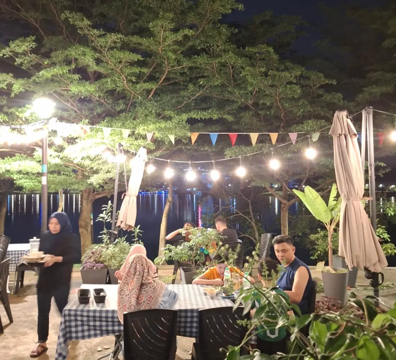 Lakeside Eats KL