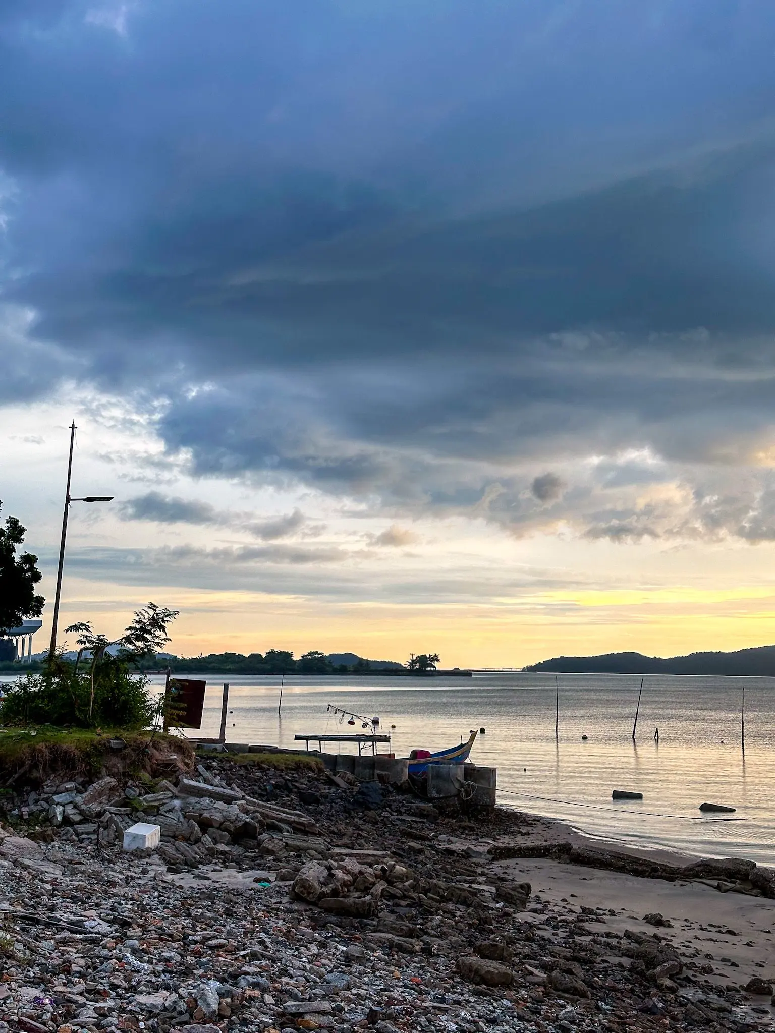 Pantai Pasir Berdengung - Beach in Langkawi
