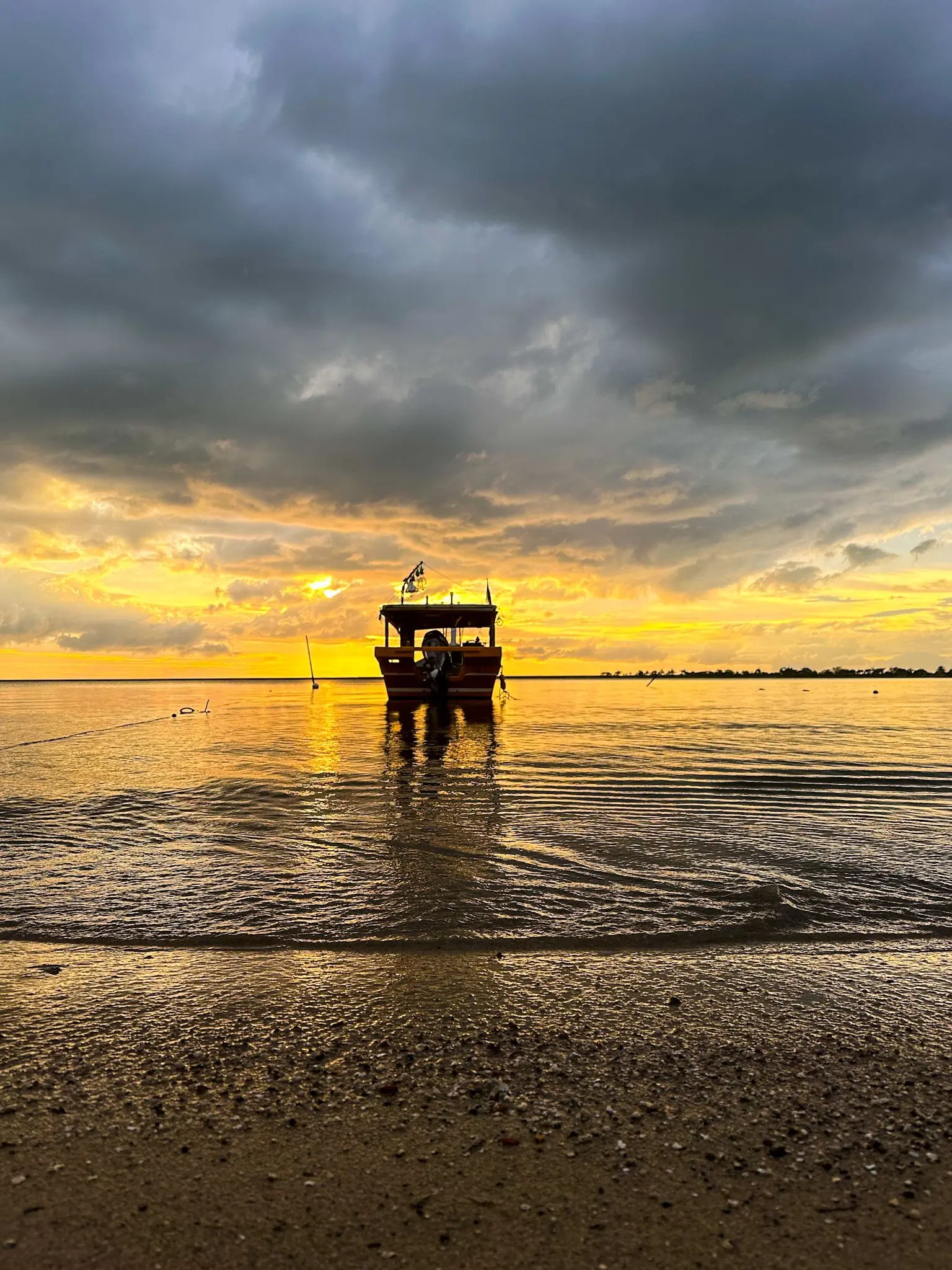 Pantai Pasir Berdengung - Beach in Langkawi