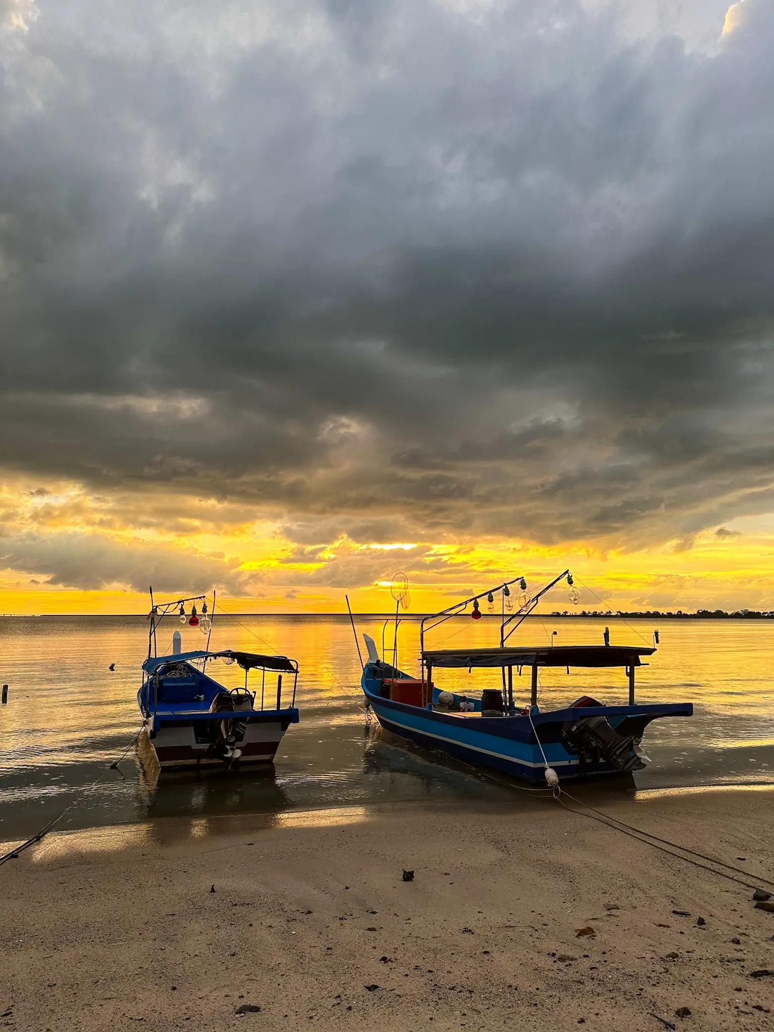 Pantai Pasir Berdengung - Beach in Langkawi