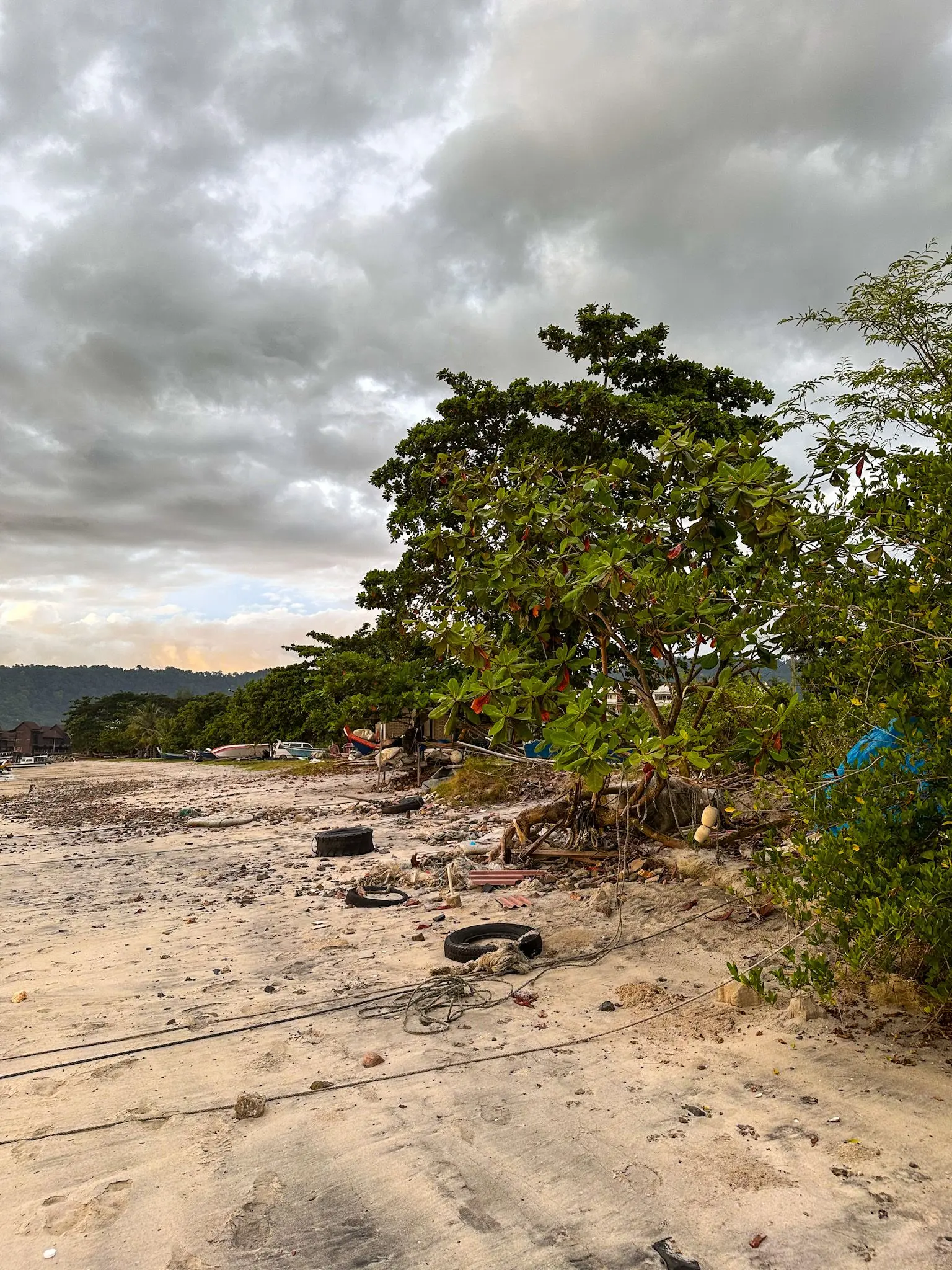 Pantai Pasir Berdengung - Beach in Langkawi