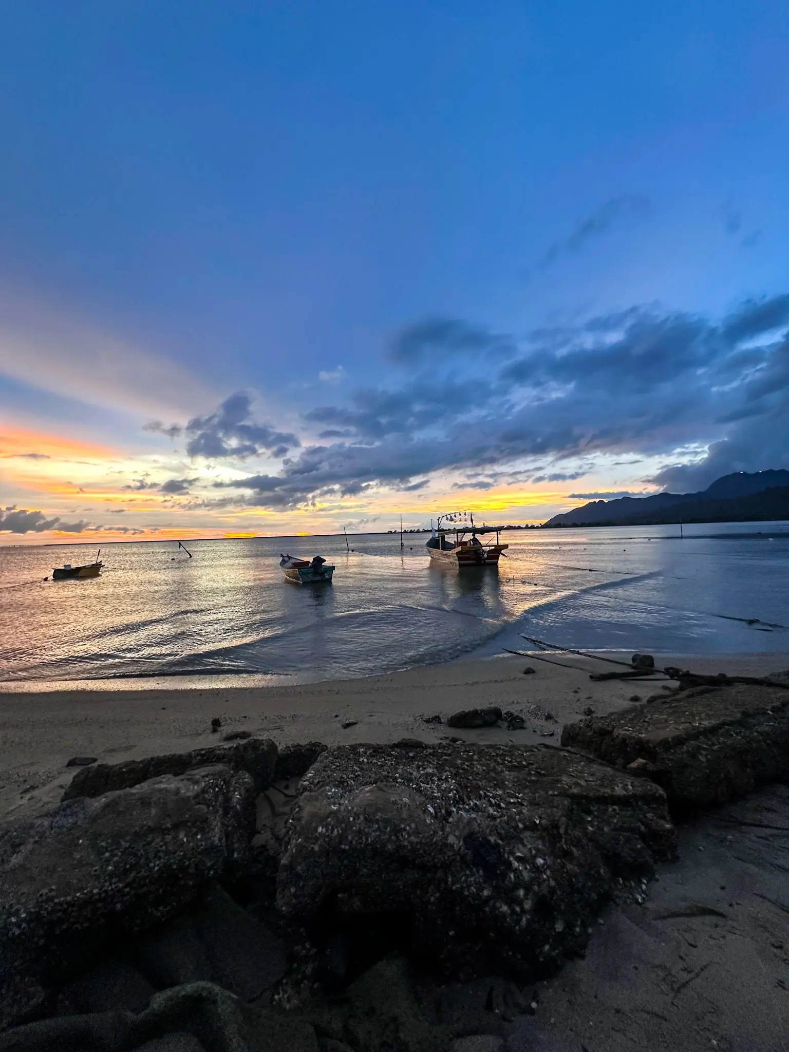 Pantai Pasir Berdengung - Beach in Langkawi