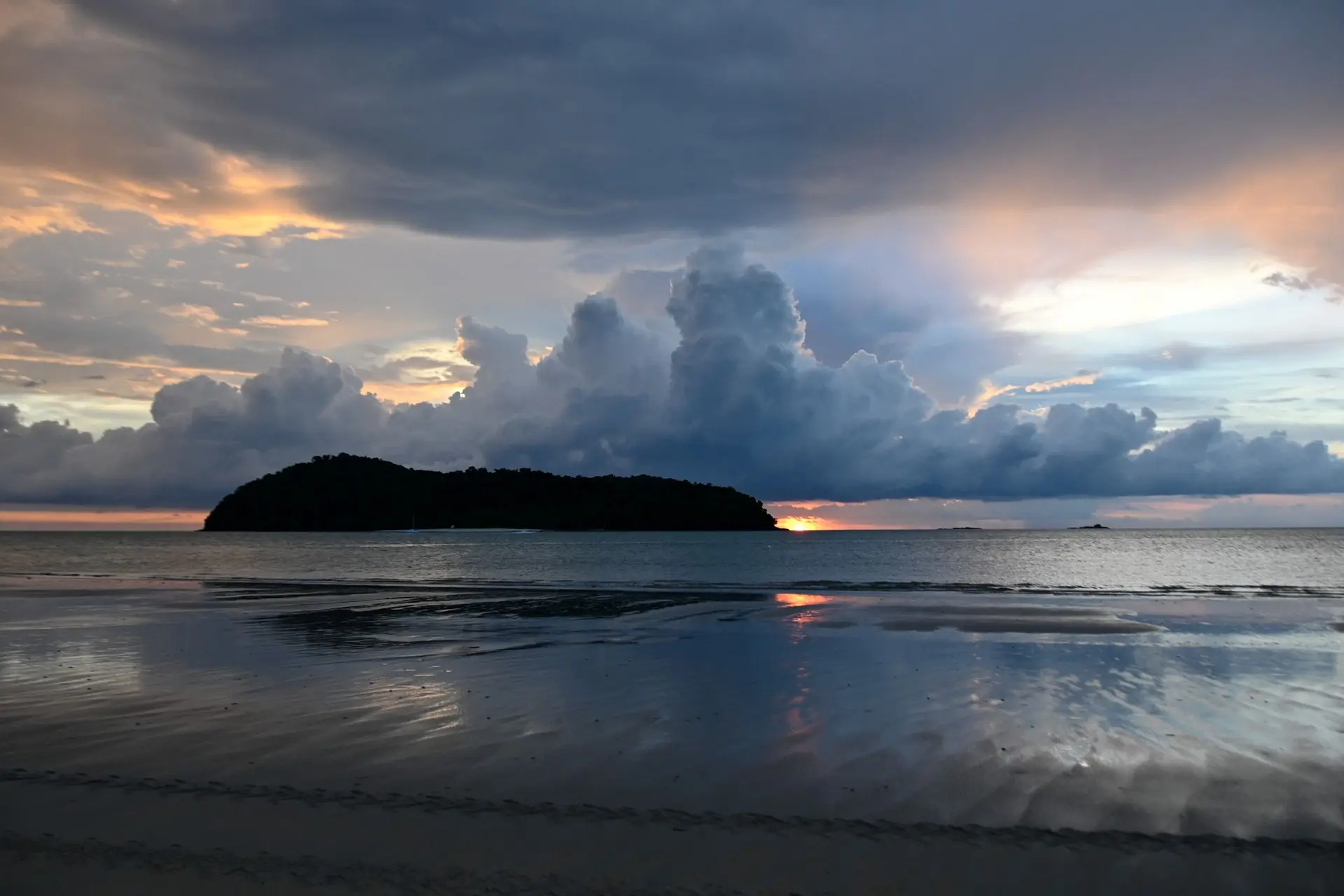 Pantai Tengah - Beach in Langkawi