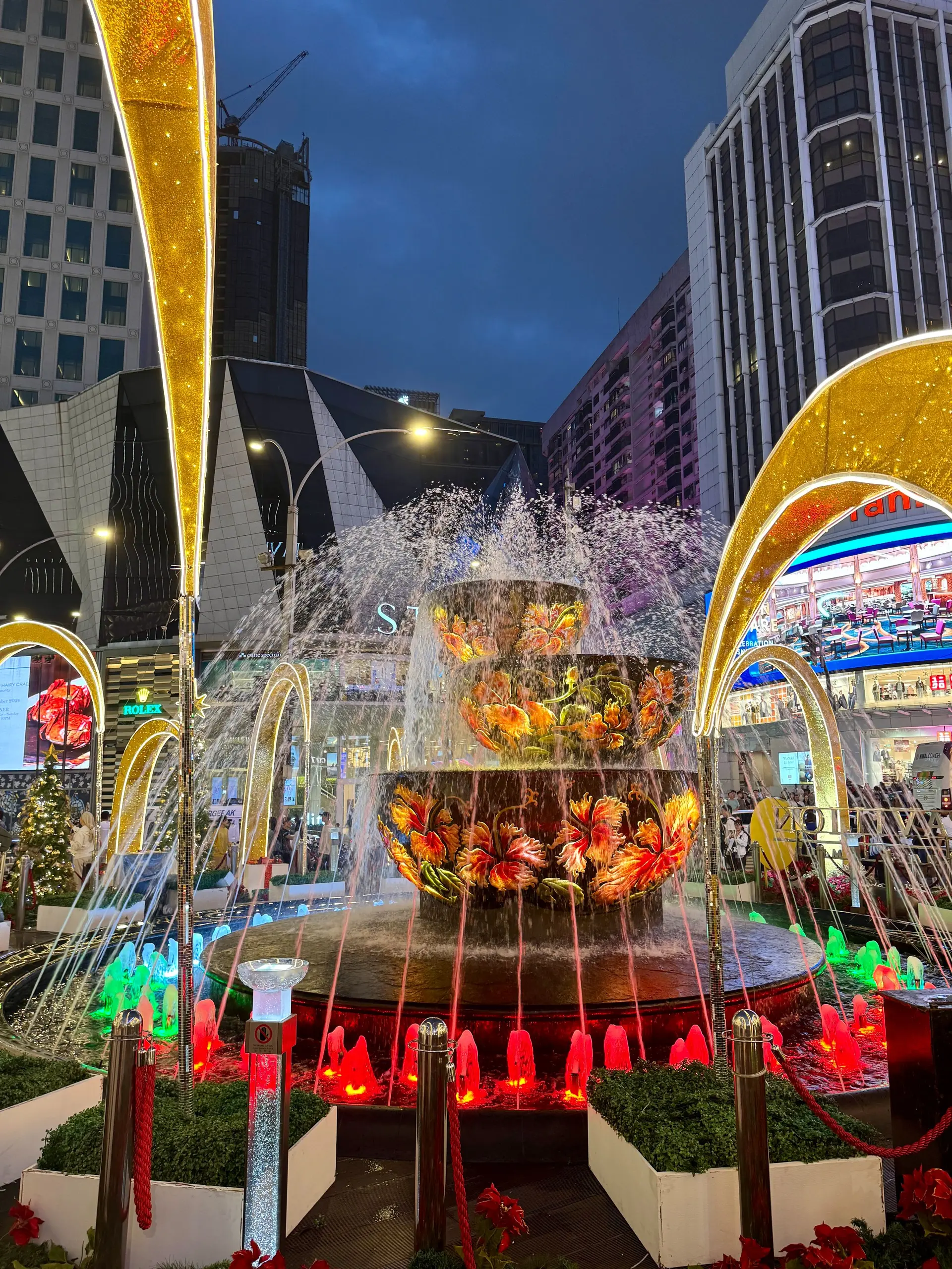 Pavilion Crystal Fountain - Monument & Statue in Kuala Lumpur