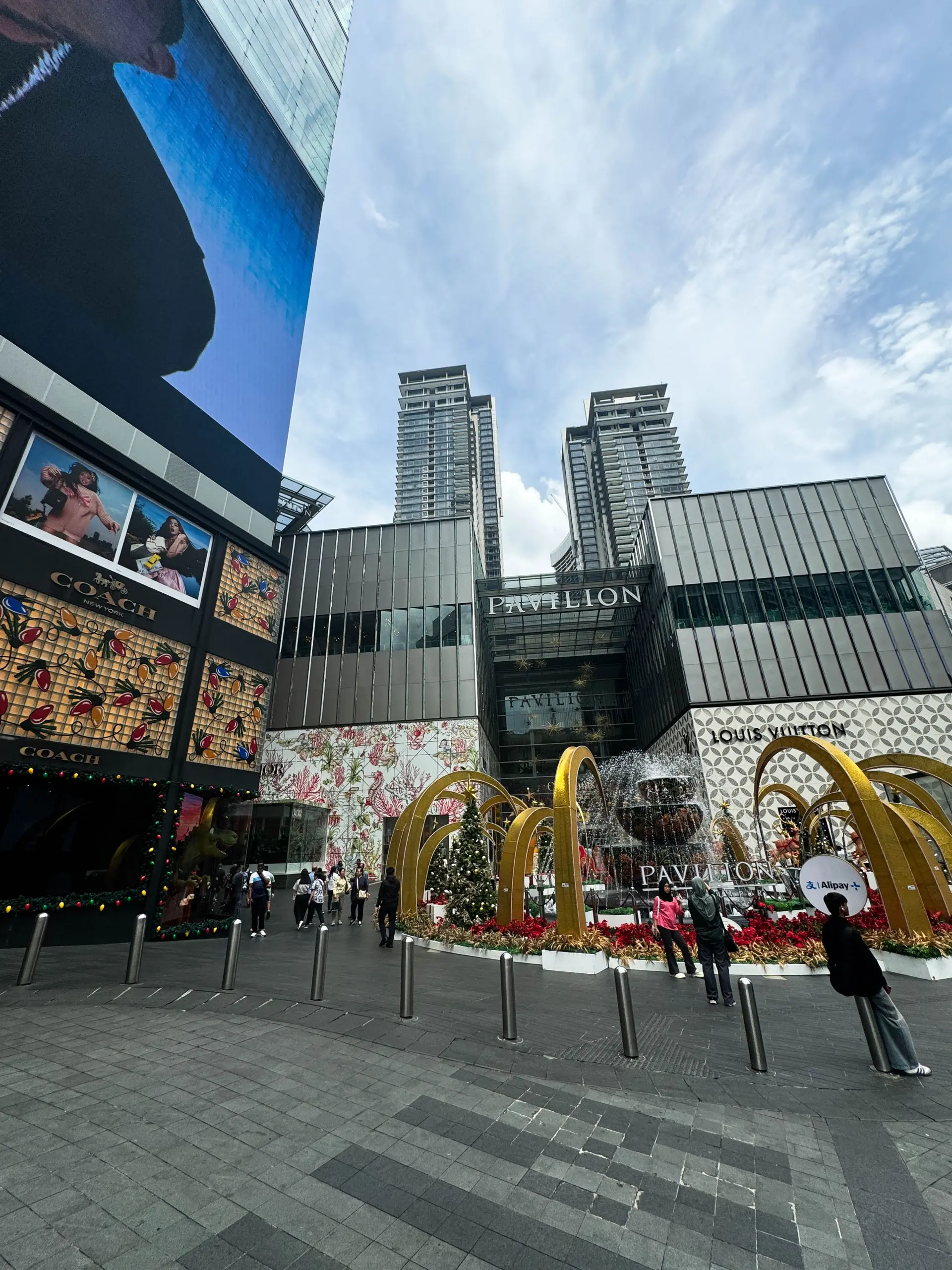 Pavilion Crystal Fountain - Monument & Statue in Kuala Lumpur