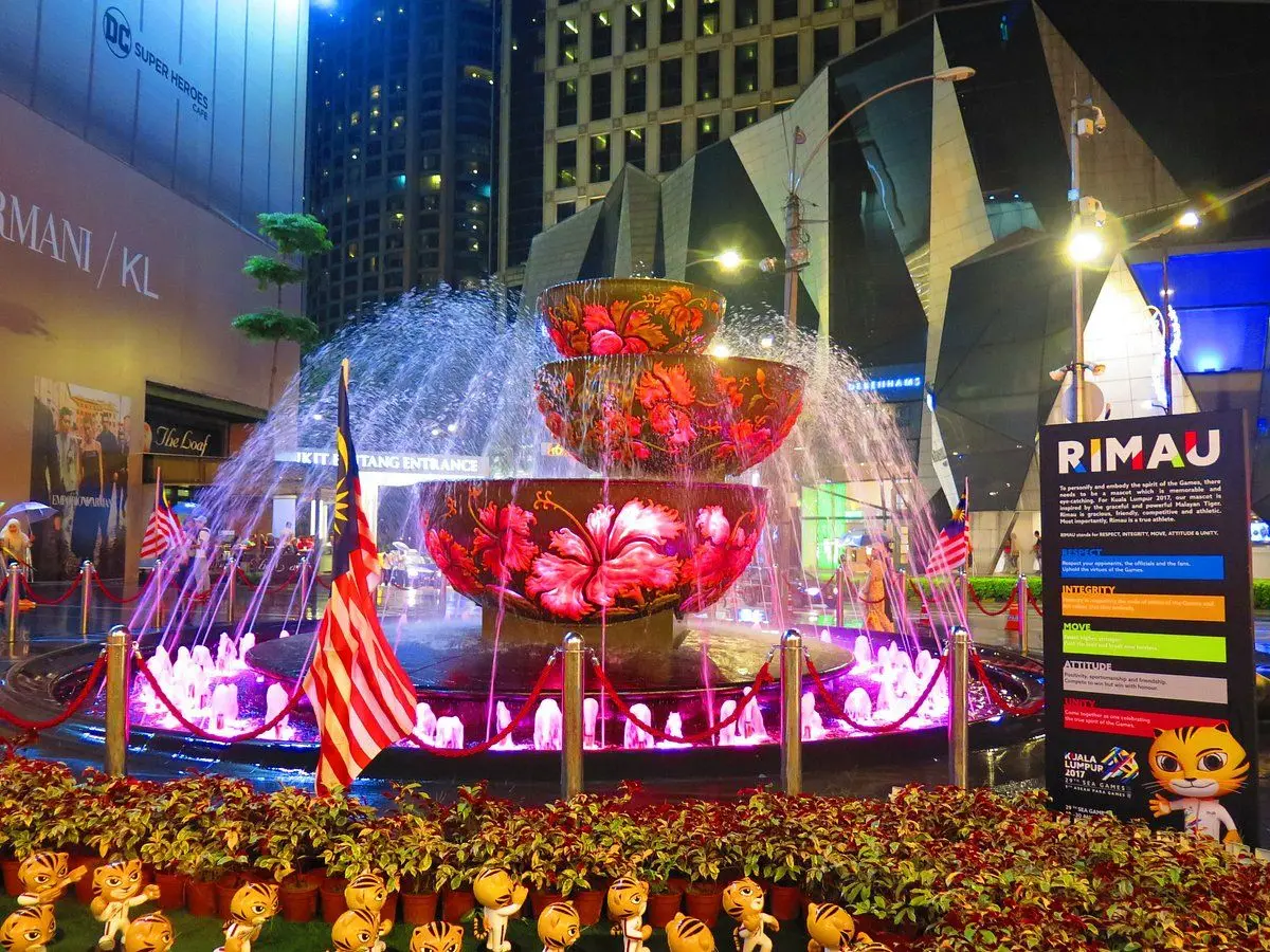 Pavilion Crystal Fountain - Monument & Statue in Kuala Lumpur