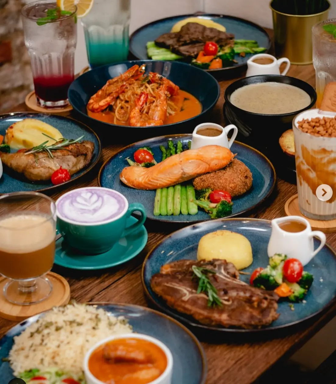 Pinwheel Resto Cafe - Cafe in George Town
